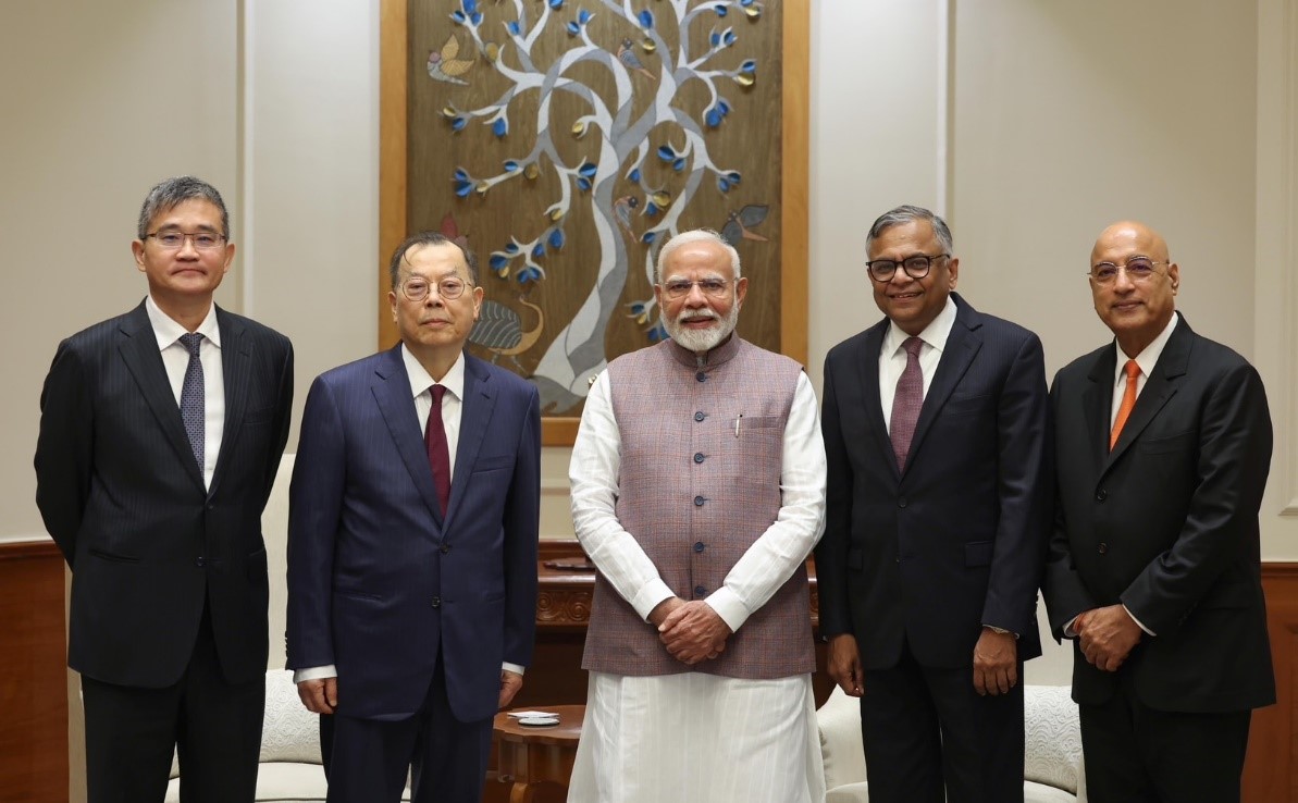 力積電助印度興建第一座12吋晶圓廠，董事長黃崇仁（左2）拜會印度總理莫迪（中）。（翻攝PSMC官網）