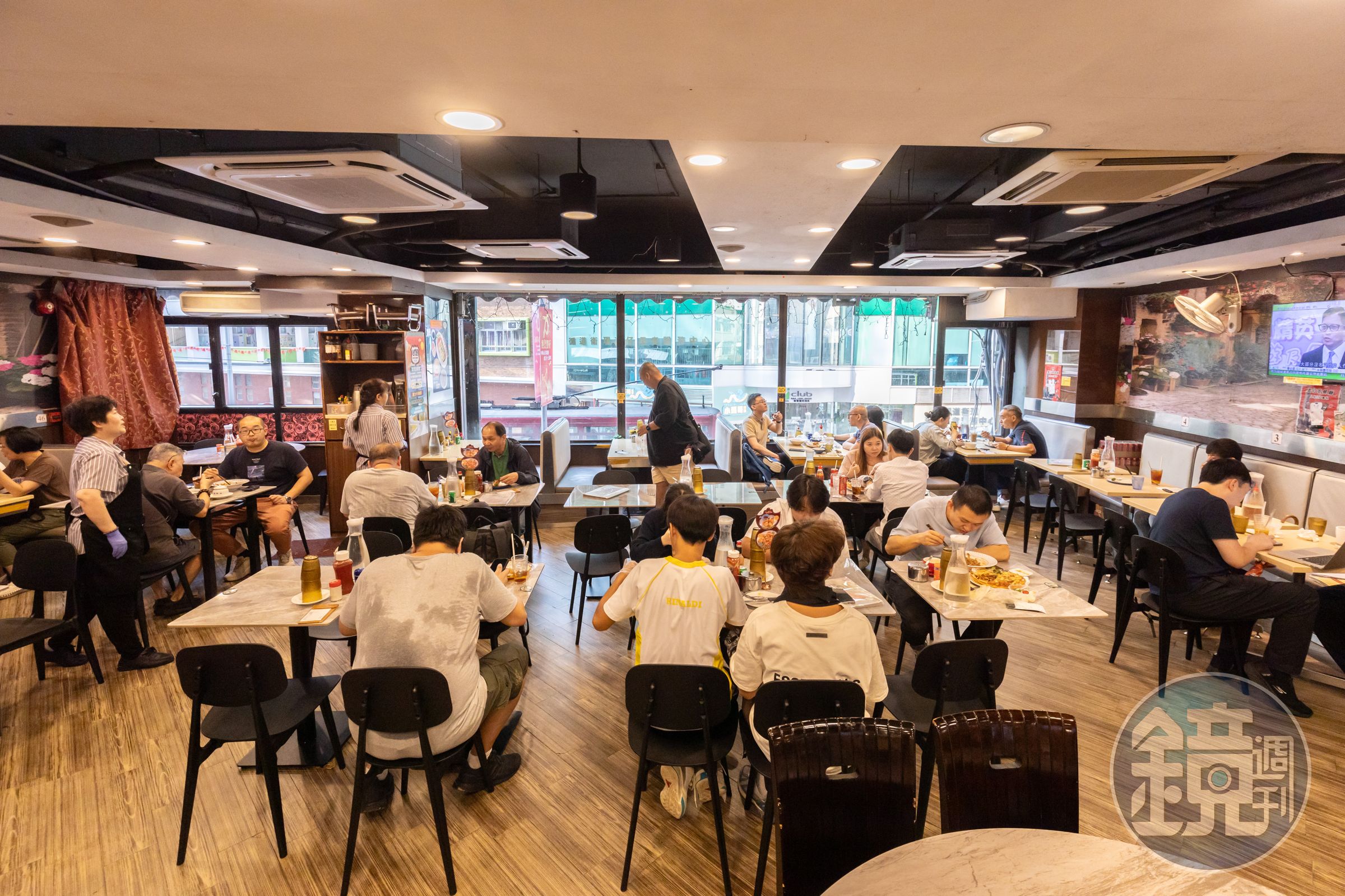 用餐空間大且座位數多，很適合多人聚餐。