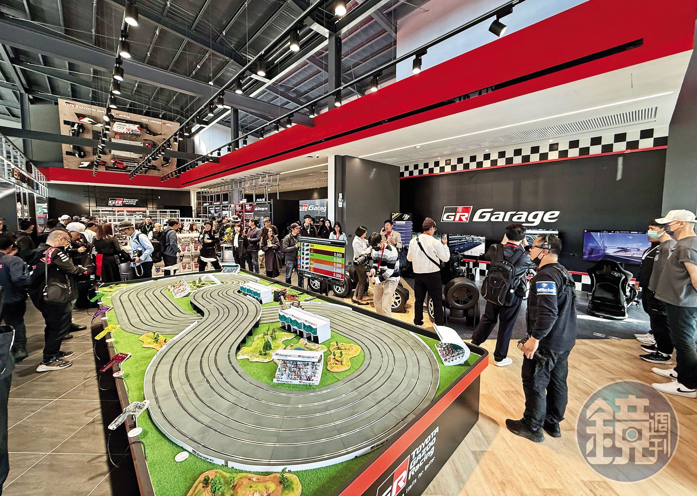 GR Garage據點內，除展示最新豐田跑車資訊，還有各類跑車周邊販賣與安裝。