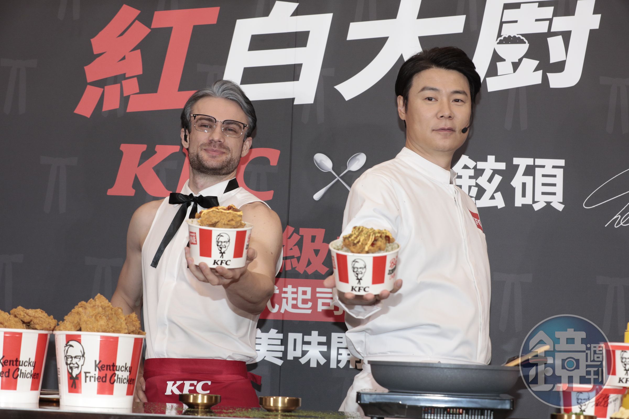 崔鉉碩在記者會上問〈韓式起司脆雞飯〉何時上市，他想自己去買來吃吃看。
