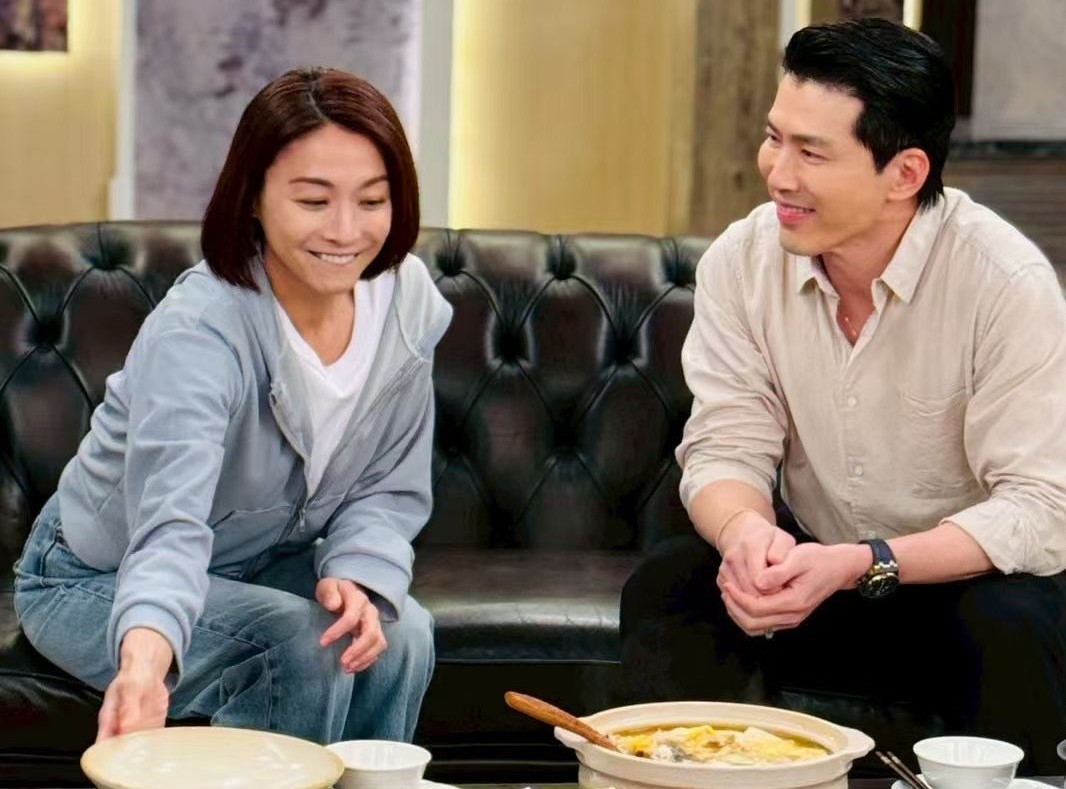 黃少祺和江祖平昨被砂鍋滾燙熱湯燙傷前還有說有笑。（讀者提供）