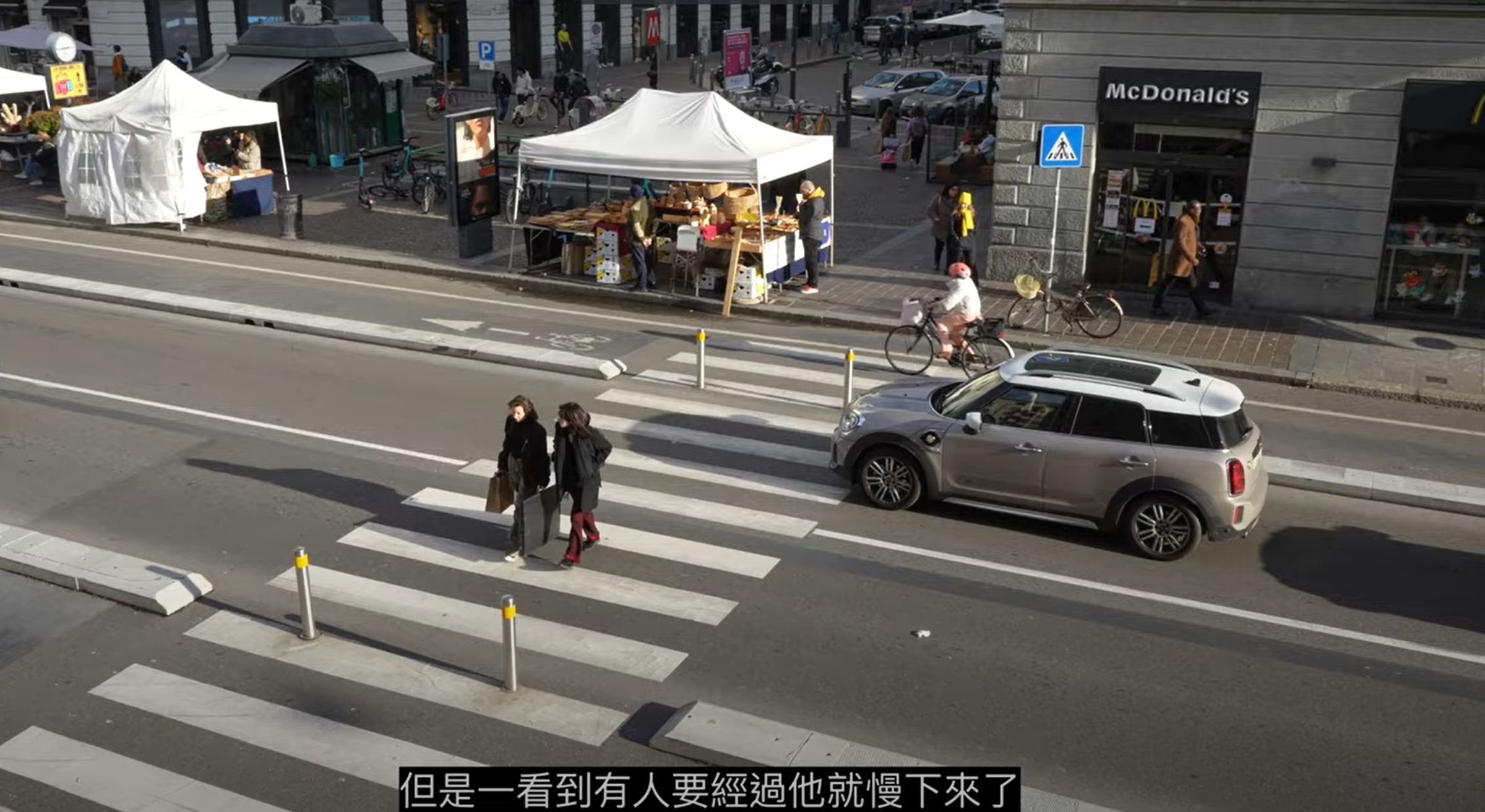 重機YouTuber鄒小捷近日拍攝在義大利體驗當地交通的影片，直言義大利對行人安全的態度與台灣天差地遠。（翻攝戰神鄒小捷YouTube）