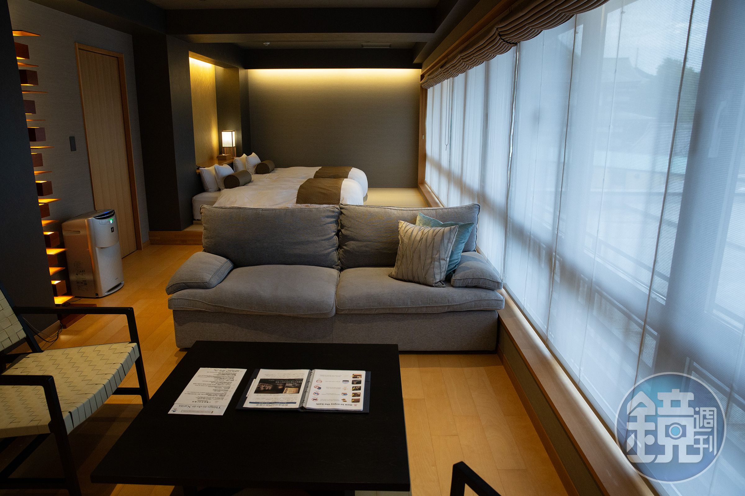 「Deluxe Suite」擁有面向成田山表參道的窗景。