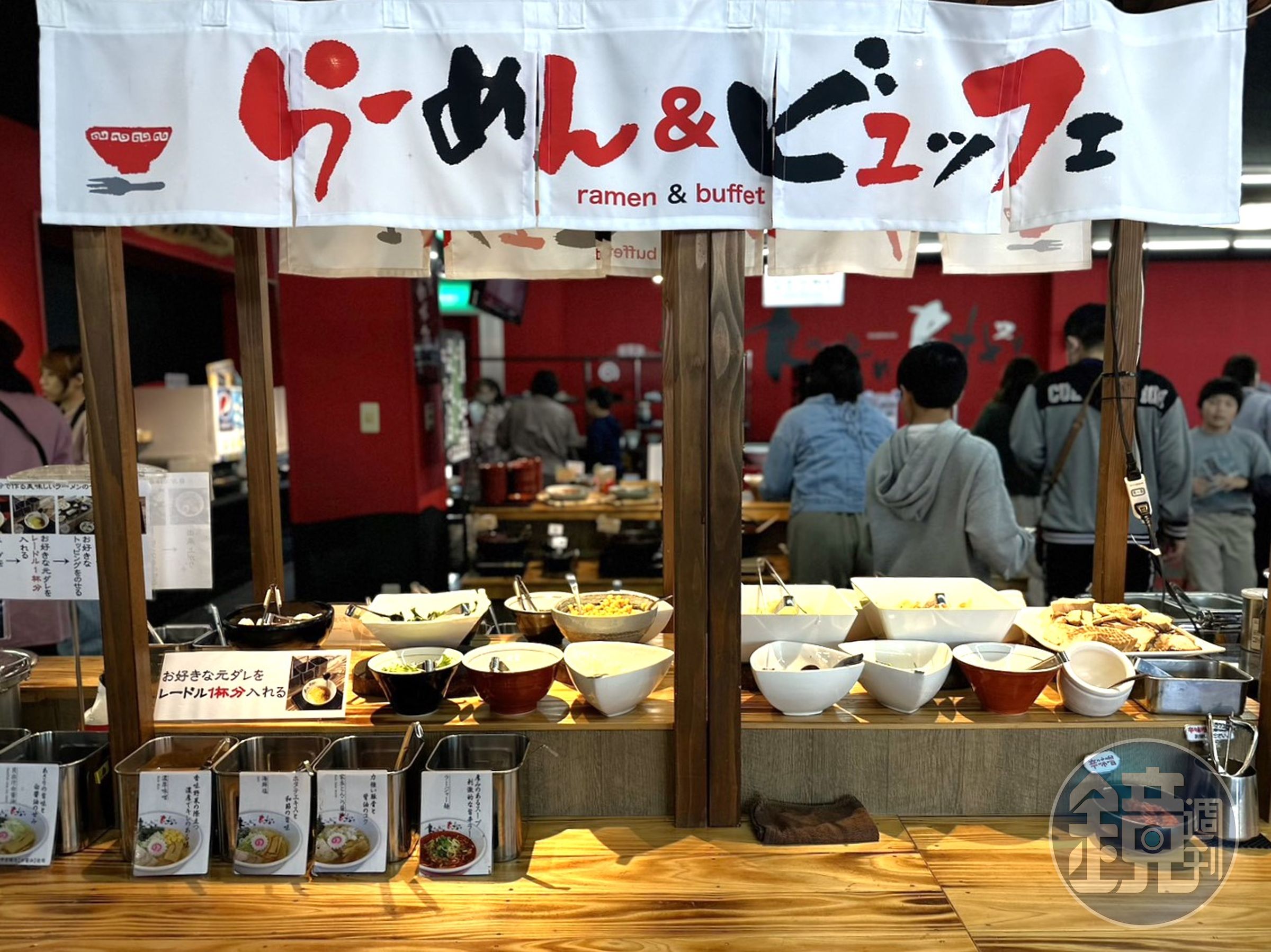 除了麵條是由廚房烹煮，其他湯汁、醬料、配料都可以自由條配，做出「個人流」（？）的喜多方拉麵。