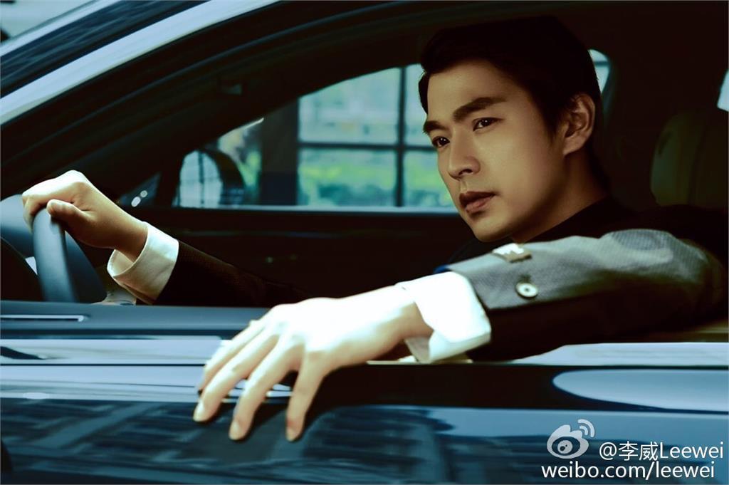 藝人李威捲入精舍命案，被檢警二度約談請回。（翻攝自微博）