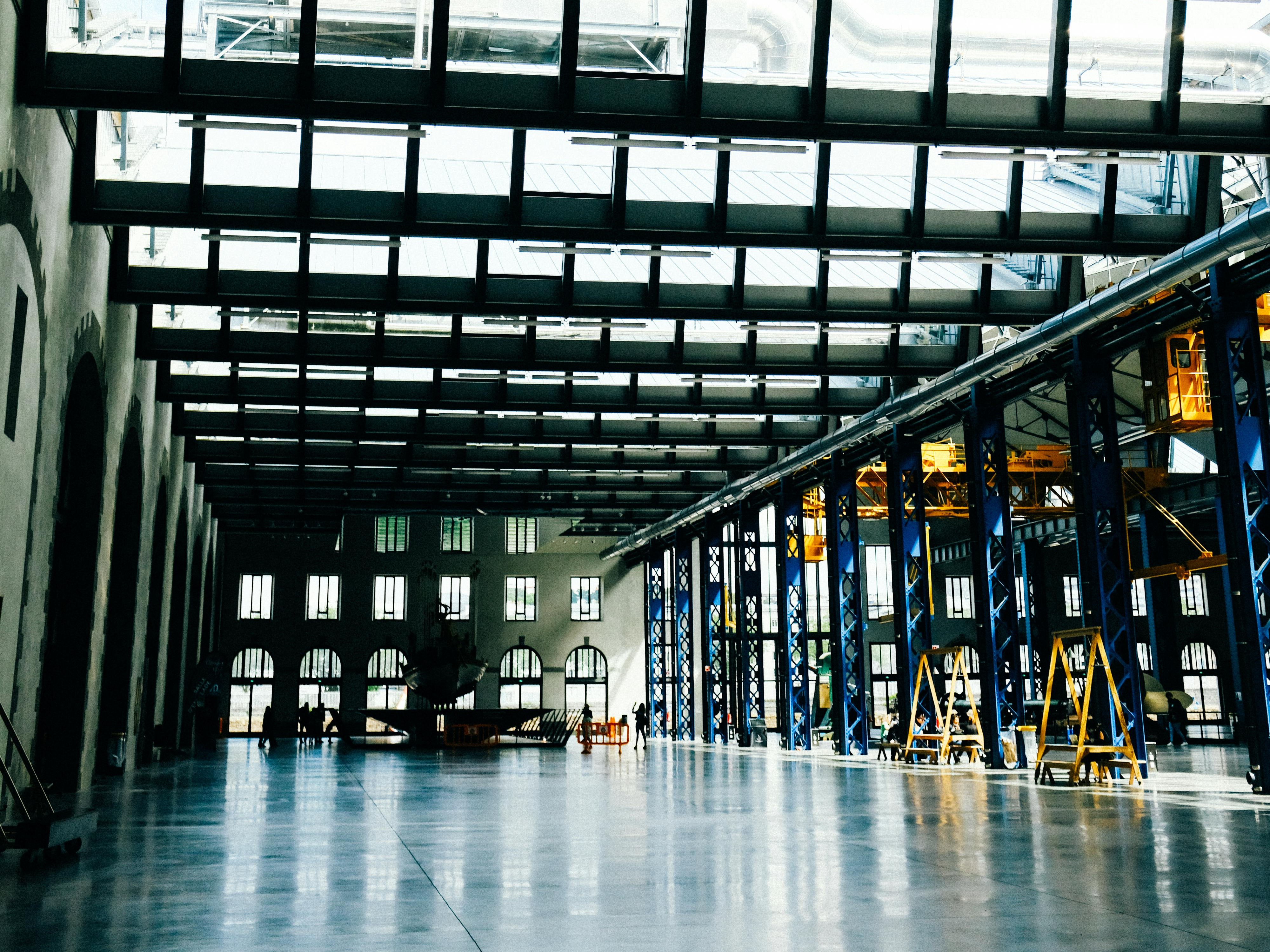 中國十一長假結束，傳出多地工廠老闆趁長假期間搬空設備跑路。（示意圖／翻攝自Pexels）