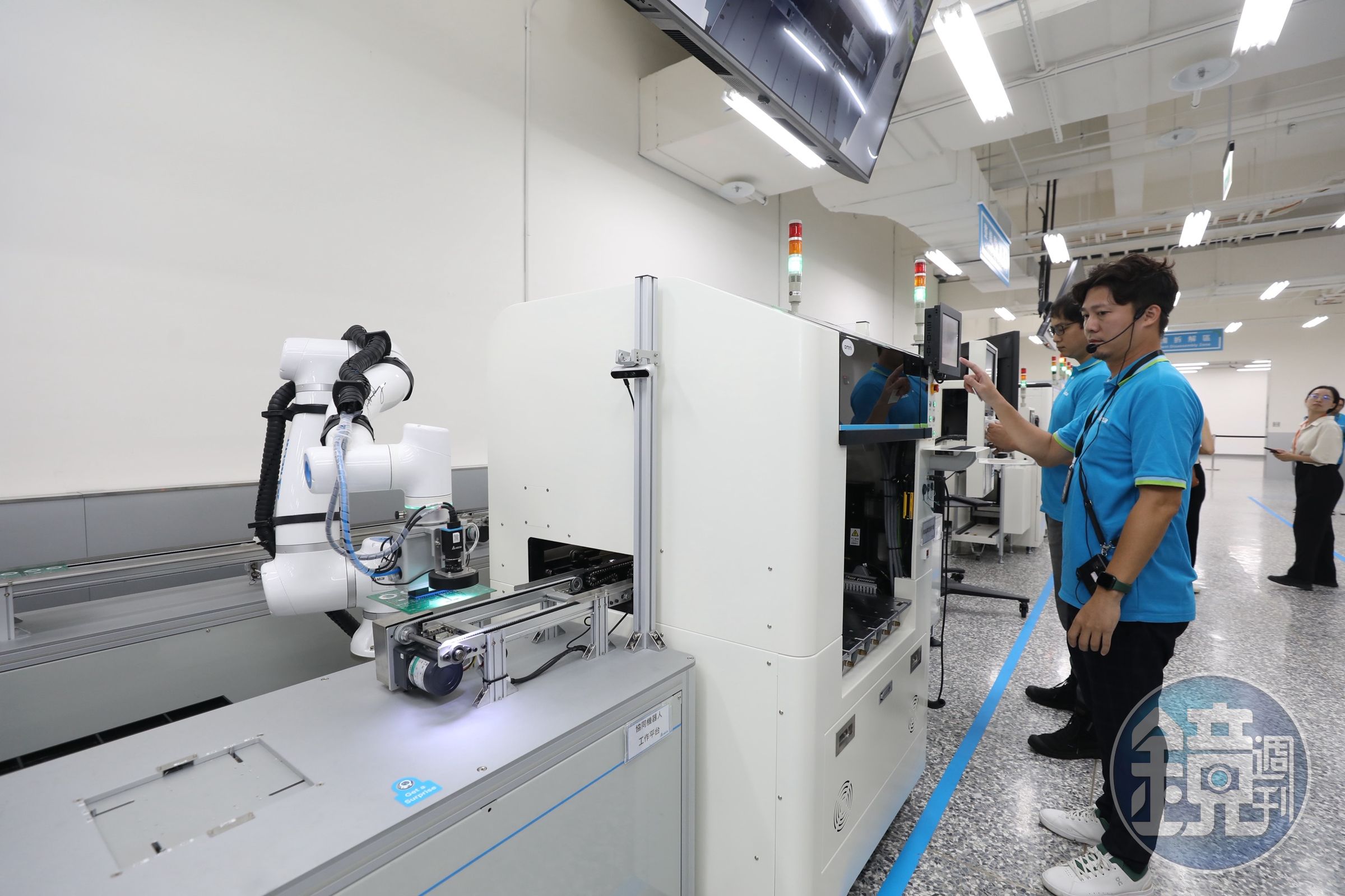 台達電子公開位於中壢六廠的「台達智能製造創新中心」，展示區已設置噴膠機等製造業產線的設備，模擬數位雙生效果。