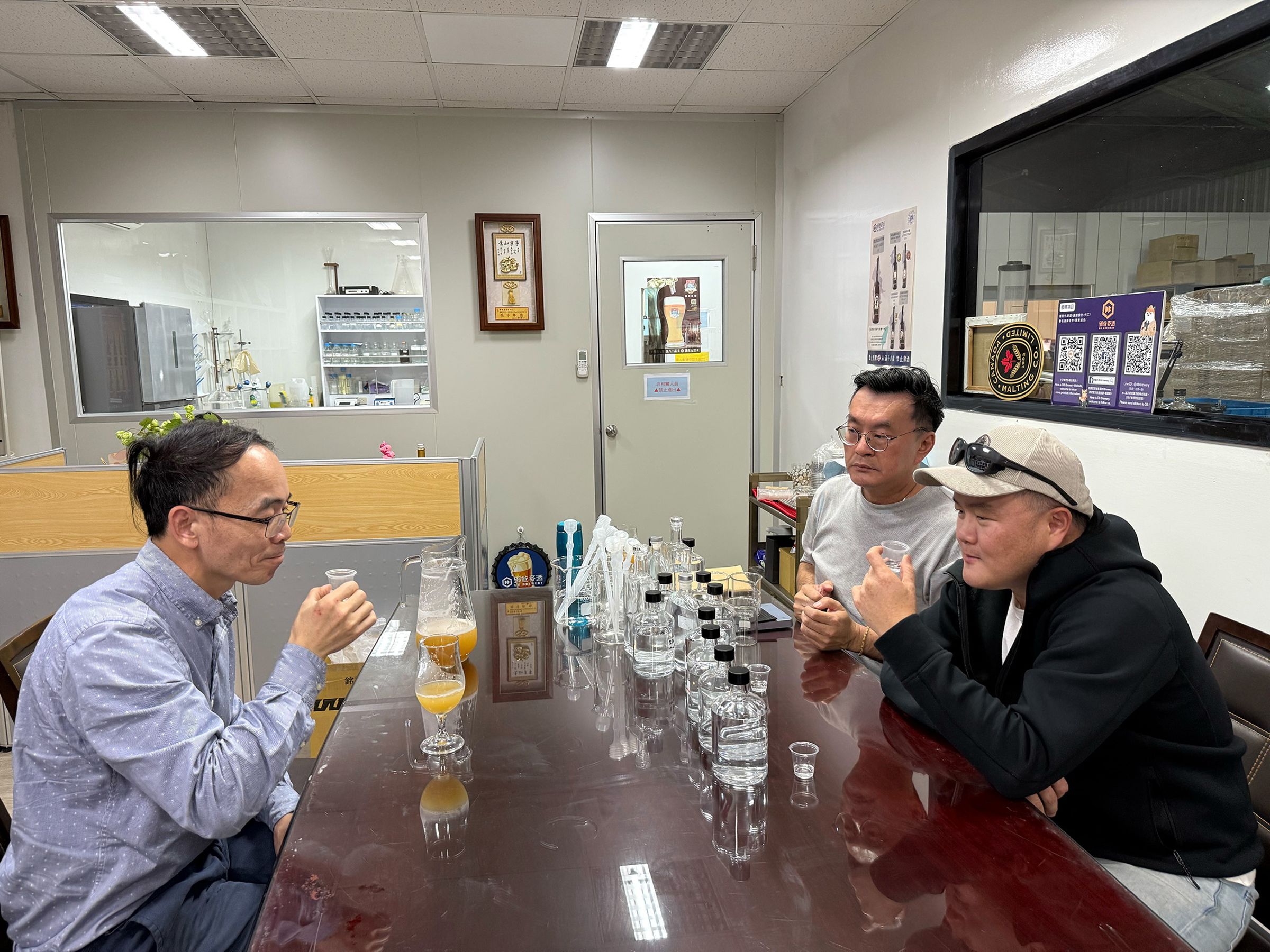 鄧爸近年與KKI Spirits研發推出多款深受歡迎的琴酒。(鄧爸麥酒提供)