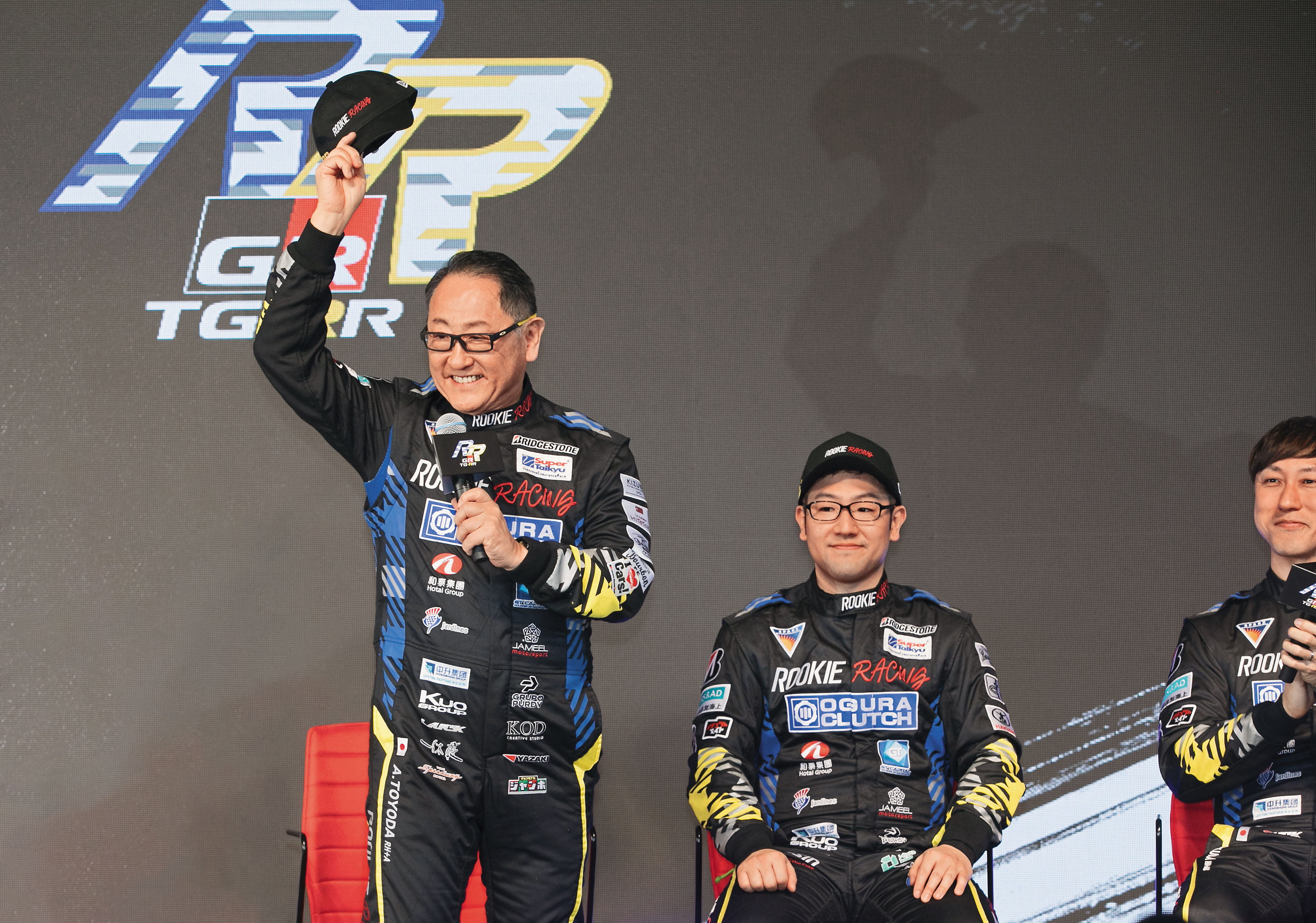 豐田海外首家性能跑車示範據點GR Garage落腳台灣，會長豐田章男父子親自來台力挺和泰車。