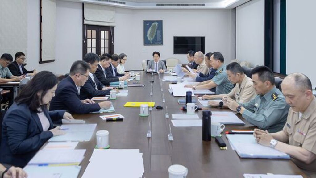因應中東局勢，賴清德19日與國防部、國安團隊召開例行軍事會談。（總統府提供）