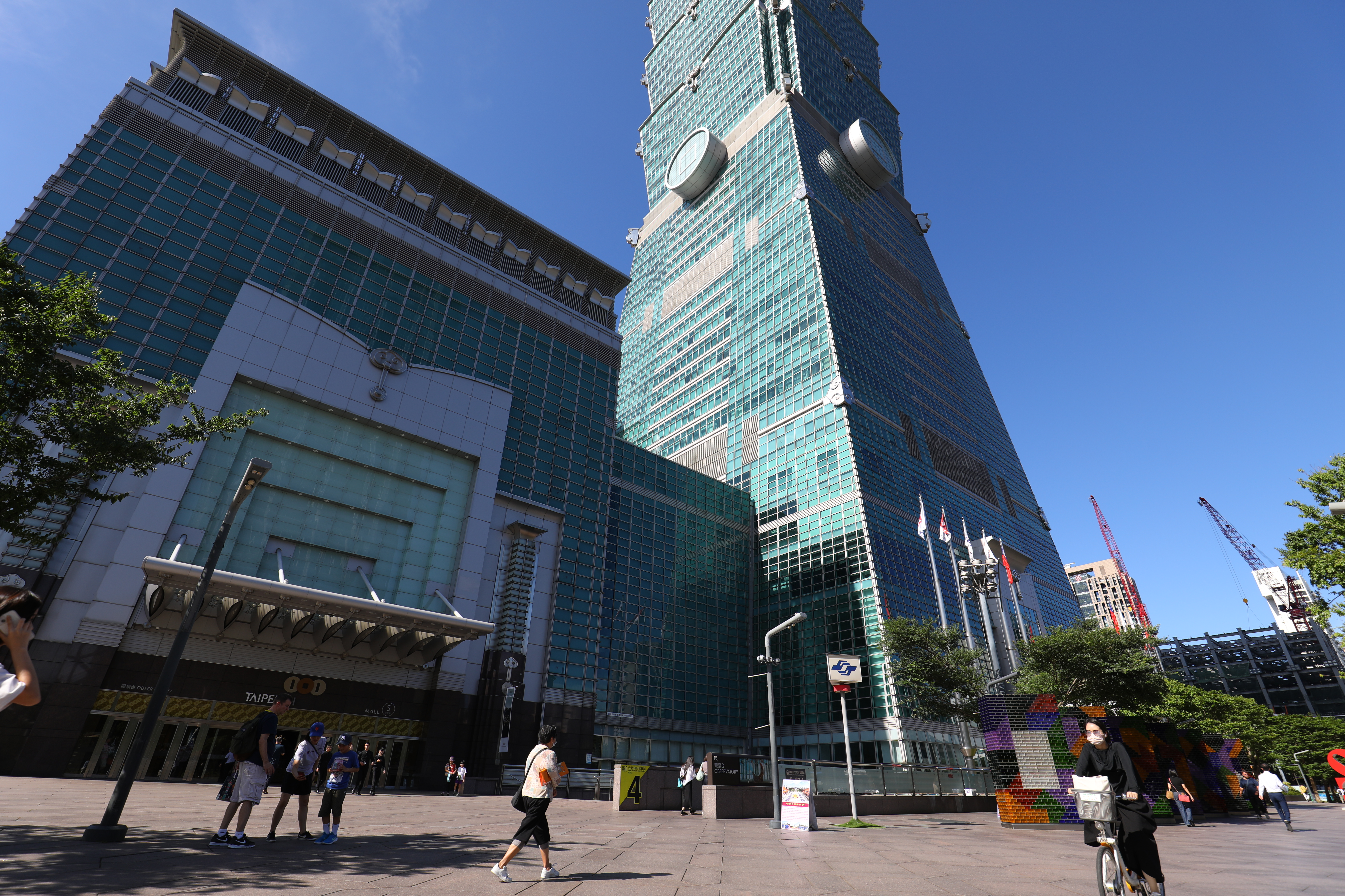 台北101匯聚來自世界各地的遊客，是來台北的必打卡之地。