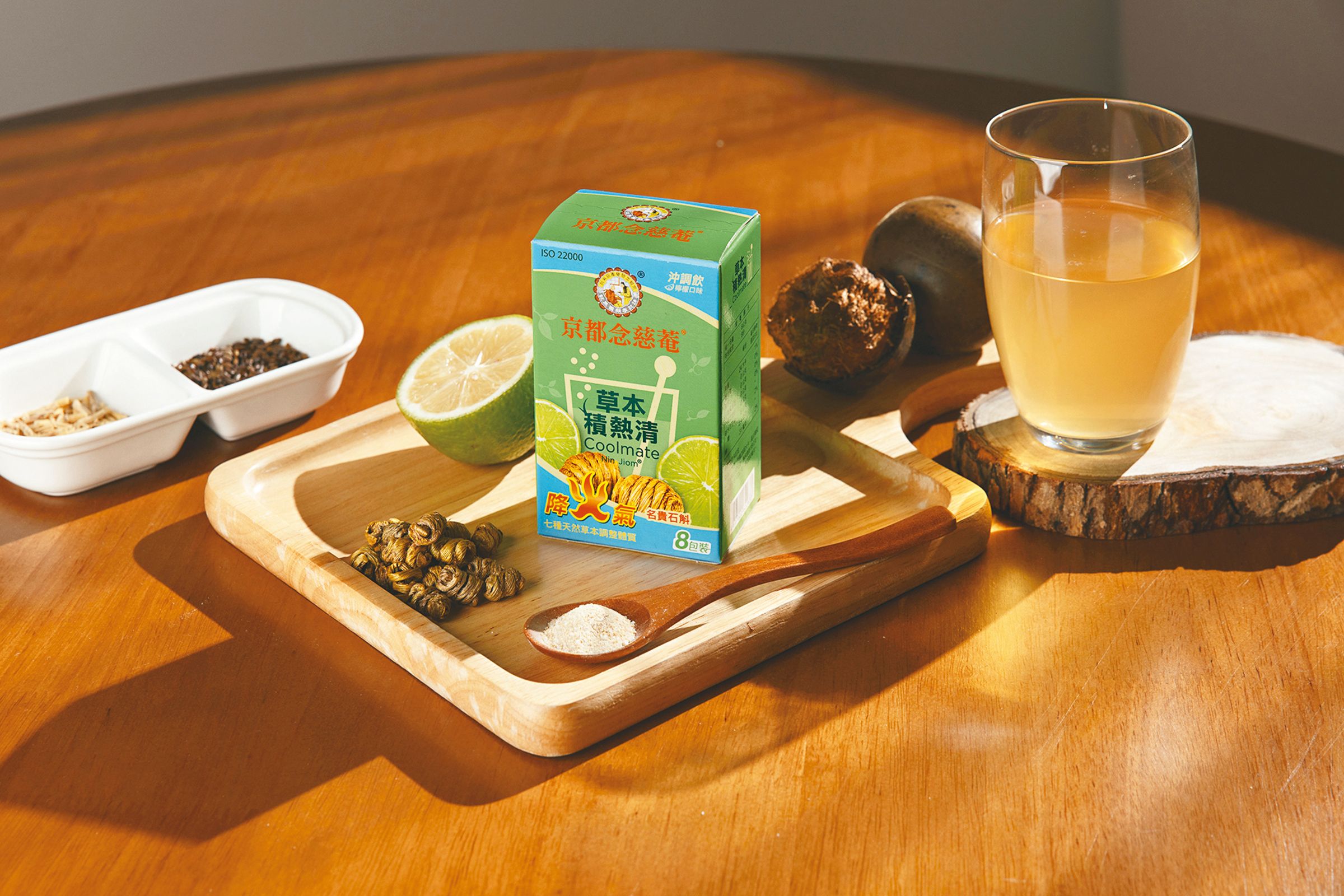 「草本積熱清」是百年大廠京都念慈菴的最新人氣推薦！嚴選七種草本，許多上班族一喝成主顧，是品牌集結多年經驗所誕生的產品。