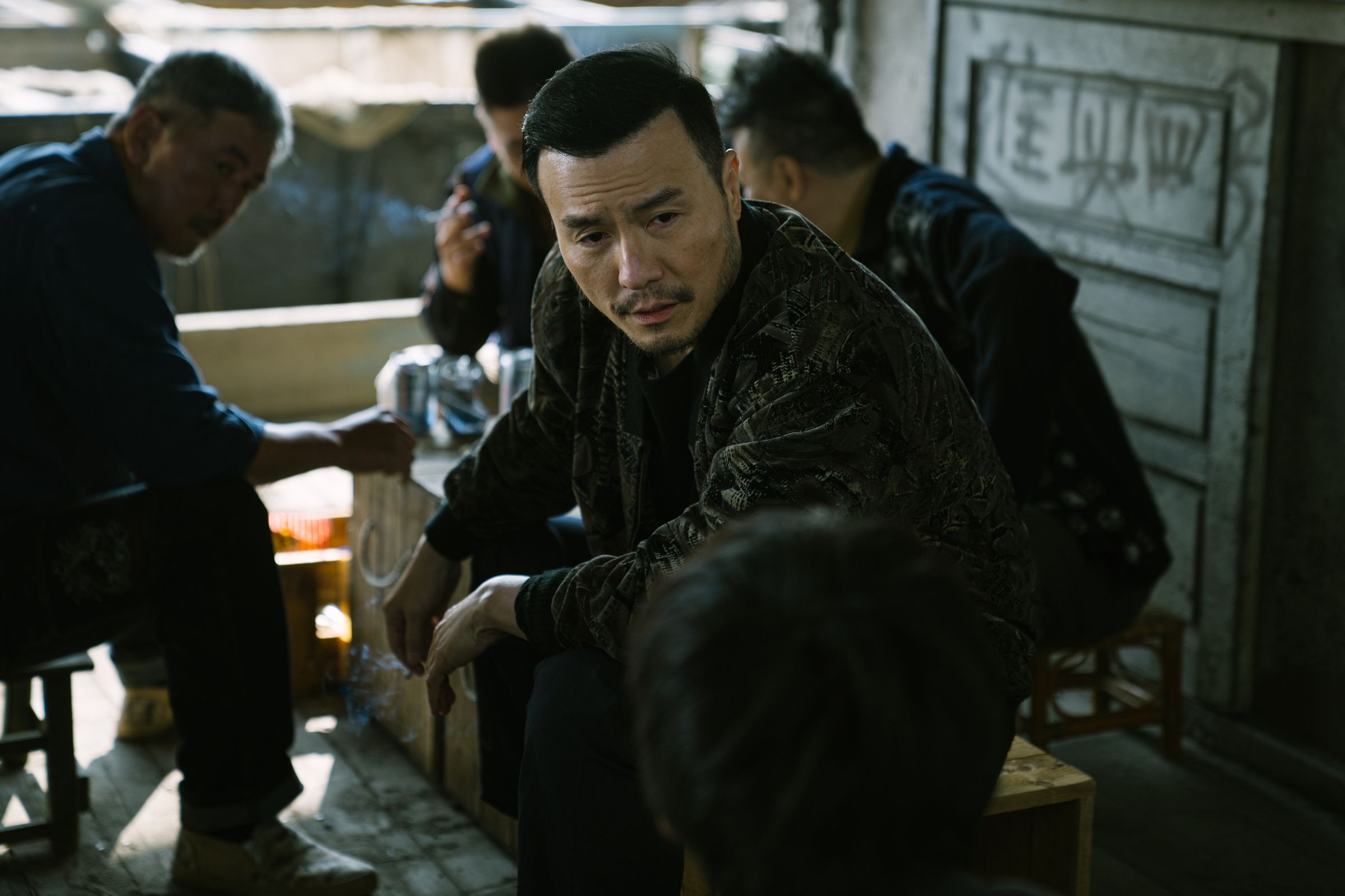 李銘忠在《少男少女》扮演冷酷無情的男人。(華納兄弟提供)