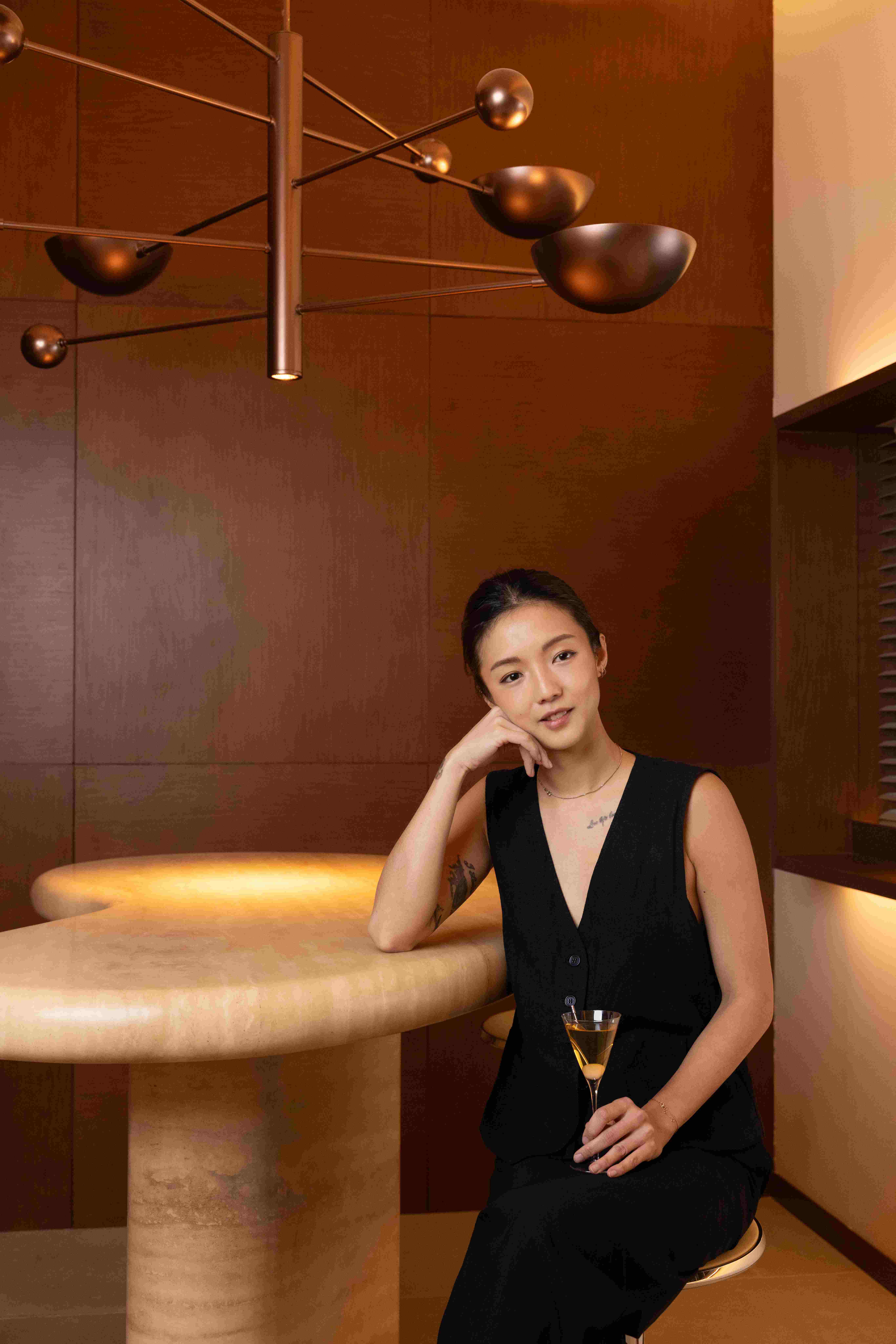 MIUS創辦人Shelley曾摘下2019年帝亞吉歐世界級調酒大賽港澳區冠軍，之後轉戰新加坡，帶領酒吧Nutmeg & Clove躋身「亞洲50最佳酒吧 」第7名。（MIUS提供）