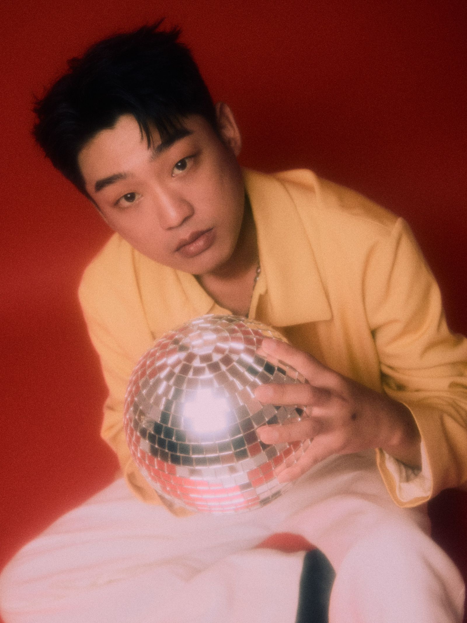 謝章穎遇到演藝工作的重大抉擇時會虔誠求問神明，無論是否接角色或爭取演出機會，都把神明建議視為重要參考。（翻攝自謝章穎IG）