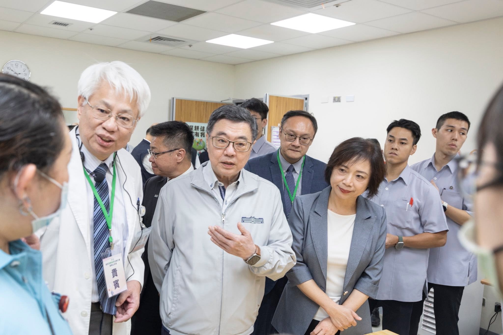 卓榮泰昨日到台中出席衛福部活動,同框民進黨台中市長參選人何欣純。(翻攝自FB@卓榮泰)