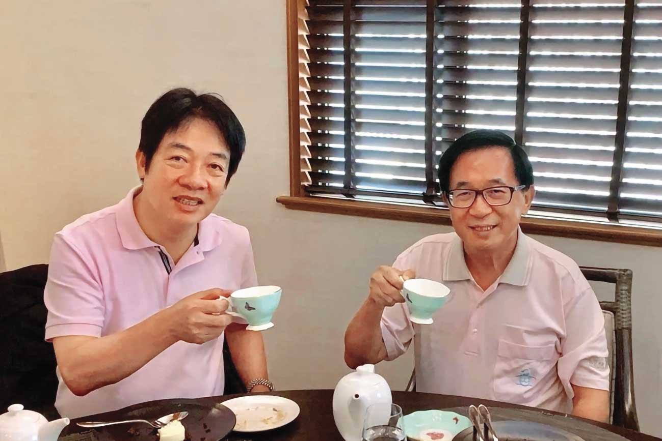 面對國民黨團發動反廢死、反戒嚴等假議題公投案,陳水扁(右)建議總統賴清德(左)啟動《公投法》第16條「防衛性公投」的真議題反制。(翻攝新勇哥物語臉書)