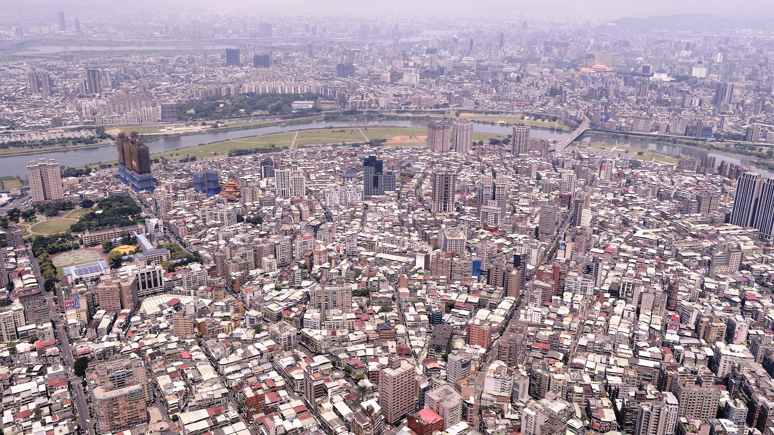 全球經濟歷經美國總統川普的關稅風暴衝擊下，訊息紛亂，更需有值得信任的房地產顧問，提供消費者專業建議。（信義房屋提供）