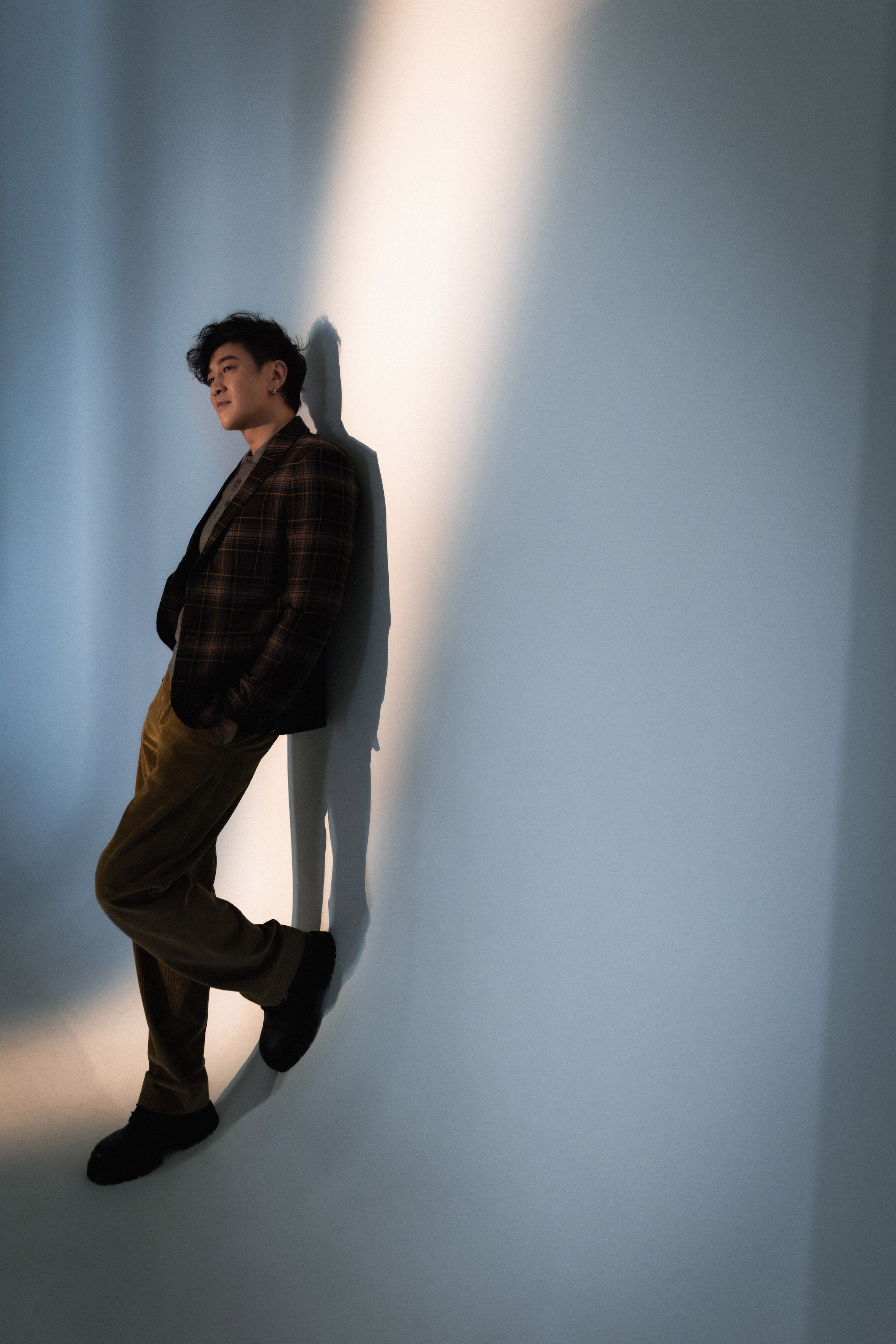 何潤東曾經跟甄子丹、周潤發，及韓日演員都合作過，看演員的敏銳度從這些經驗中培養出來。