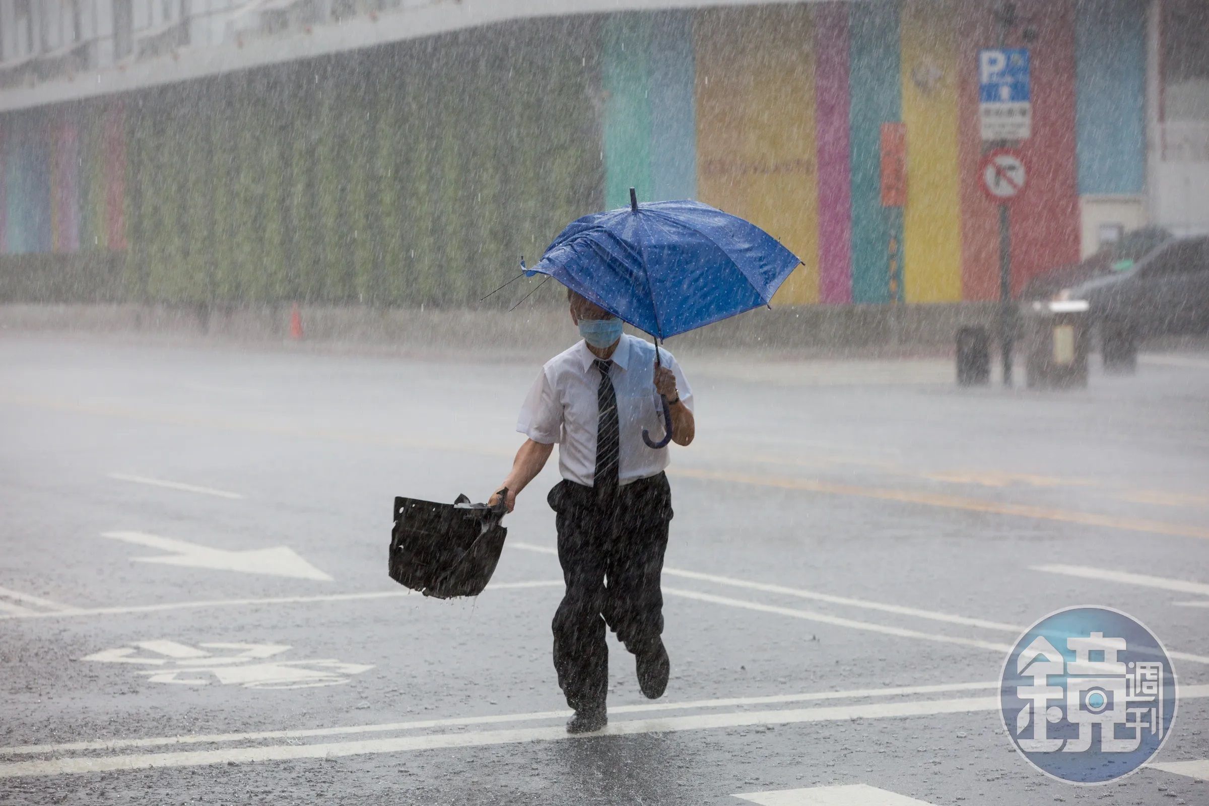 基隆市政府通過補充規範，宣布將停班停課的雨量研判標準從現行的24小時累積350毫米，大幅下修至200毫米。示意圖（本刊資料照）