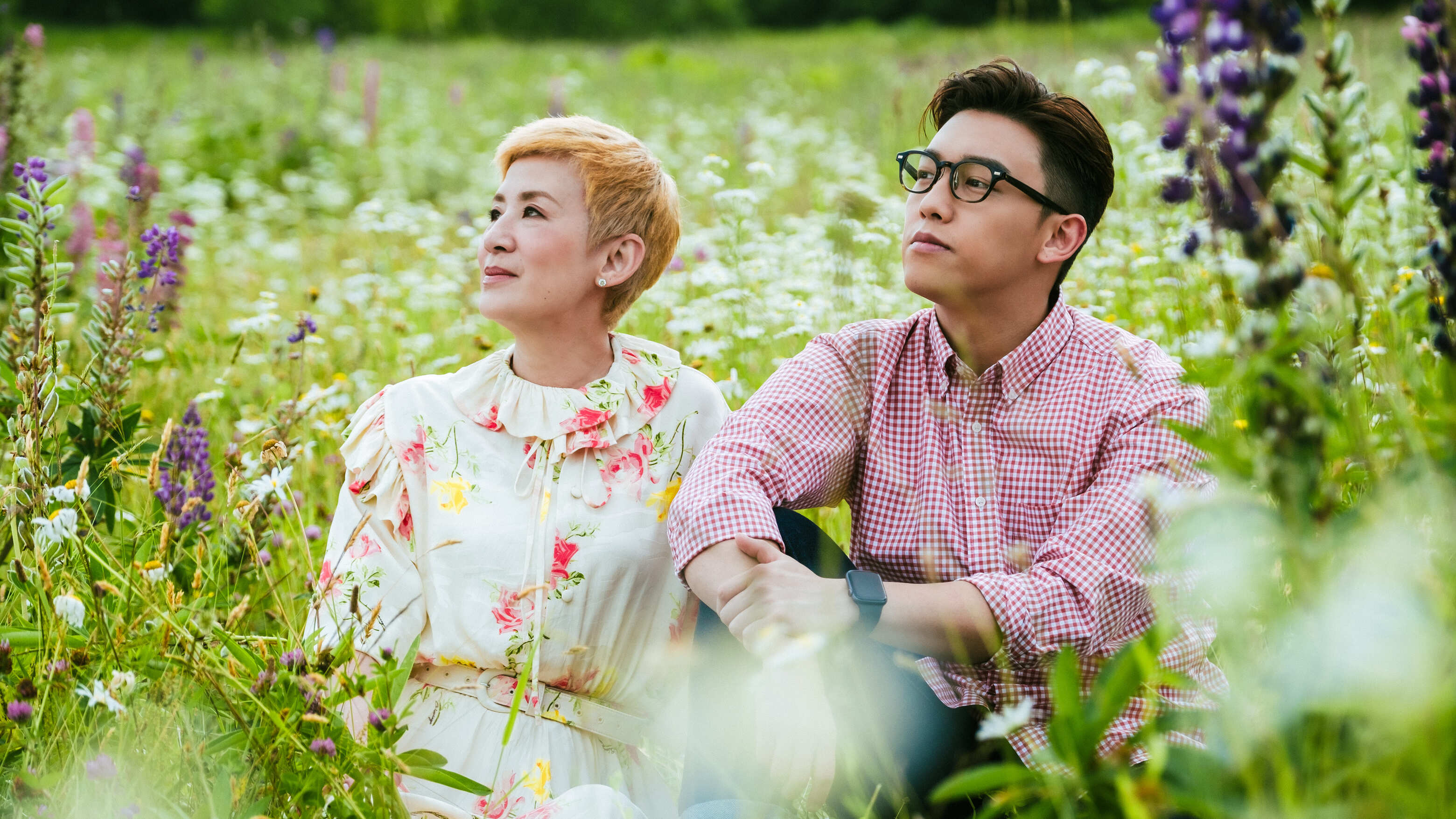 詐騙集團編出法國石油工程師追求吳君如飾演的婦產科醫生的情境,想要騙她一大筆錢。(甲上提供)