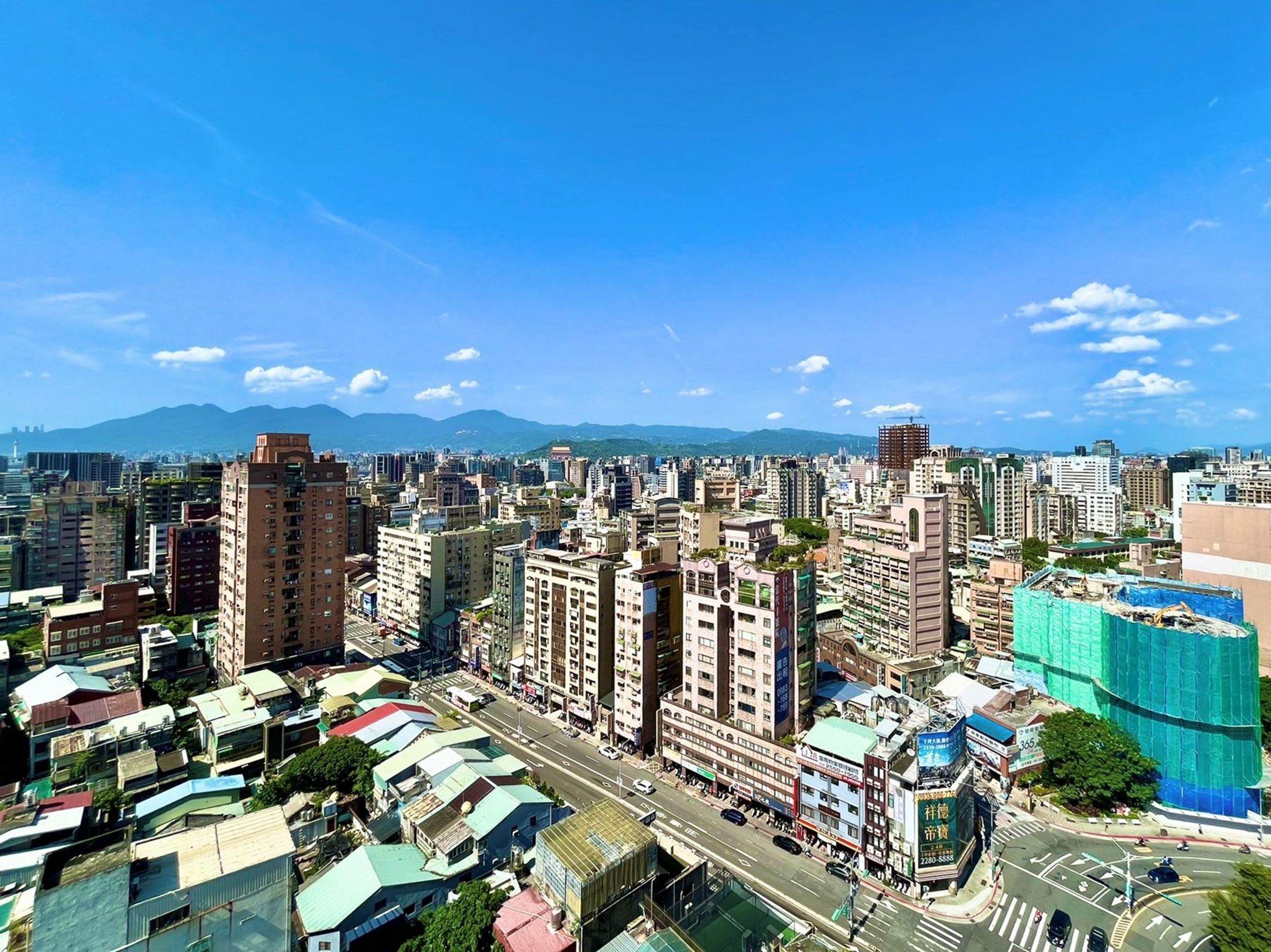 永慶統計台北市12行政區的預售屋價量表現，其中全市預售均價已突破120萬元，僅剩文山、萬華、北投三區均價仍在百萬以內。（房市示意圖）