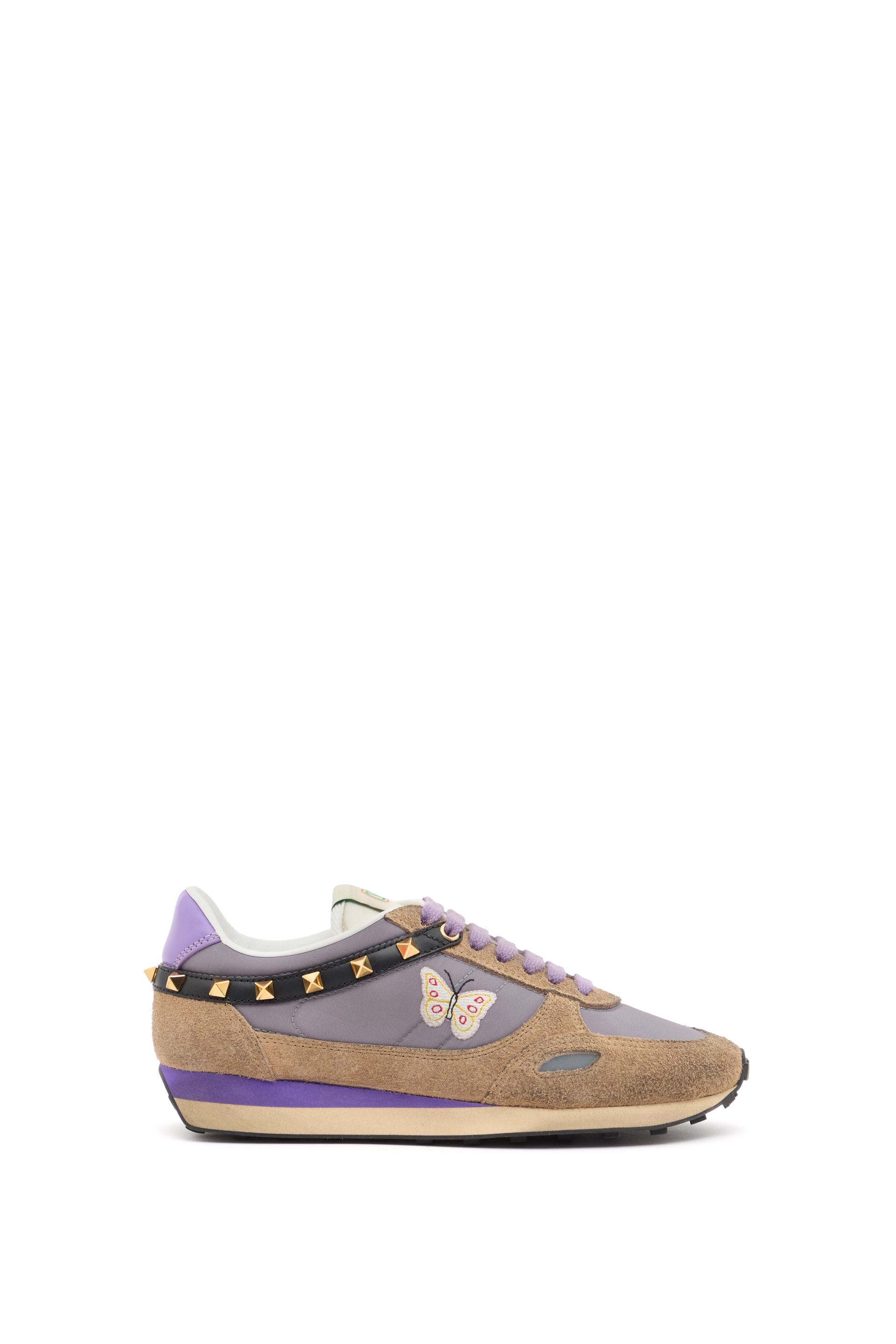 VALENTINO Garavani Stud Up運動鞋。NT$27,200(VALENTINO提供)