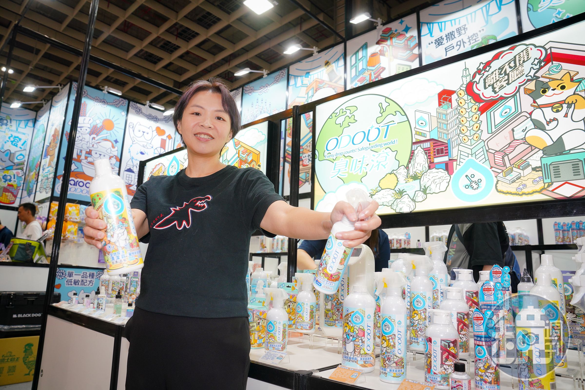 夏綾那18歲時存2,000元去化工行買原料回家調配的去狗味清潔劑，現早已大升級，不但自動化生產，更強調原料植物萃取，年賣40萬瓶。