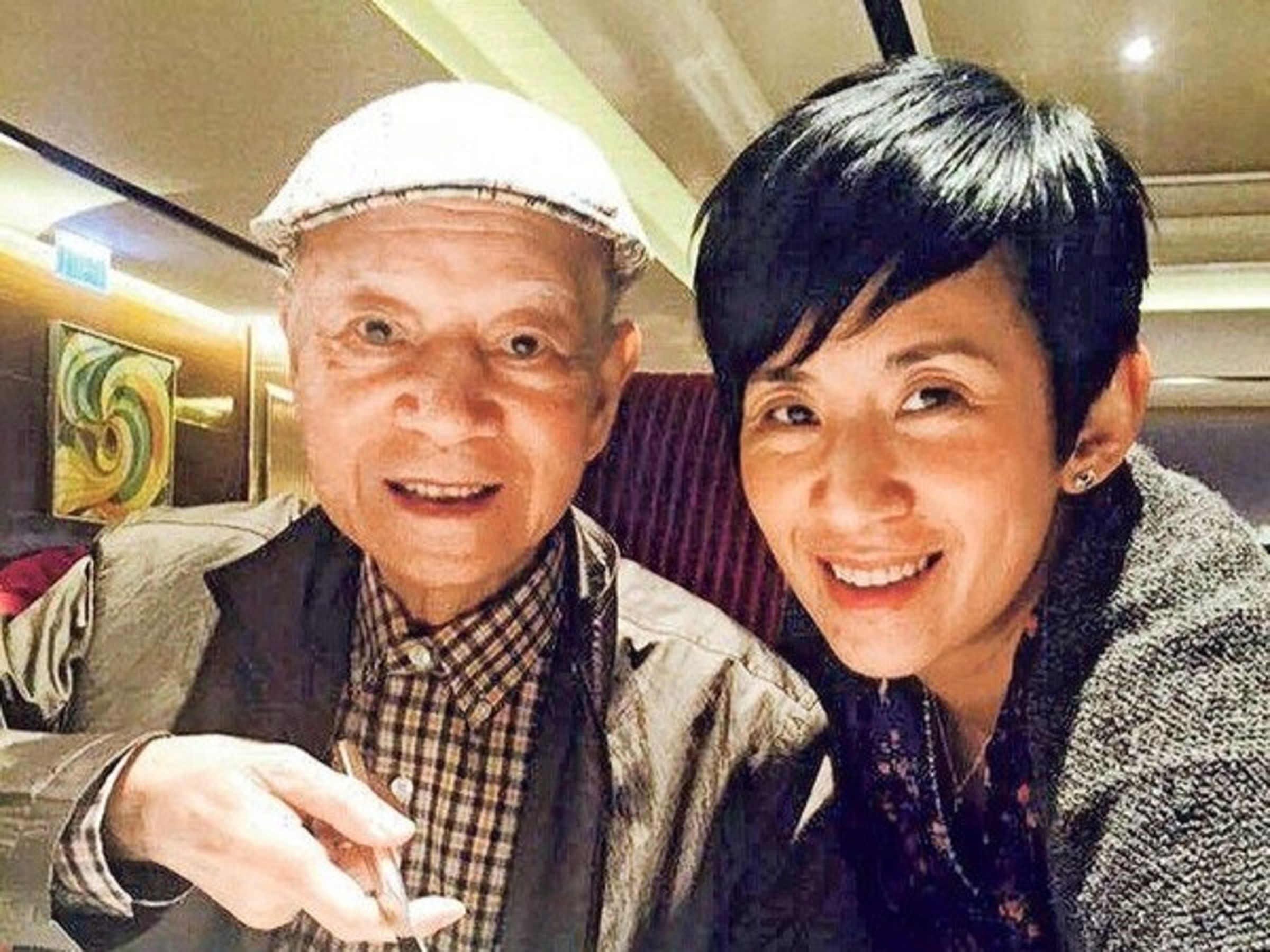 港星吳君如與父親夏春秋感情甚篤。(翻攝臉書)