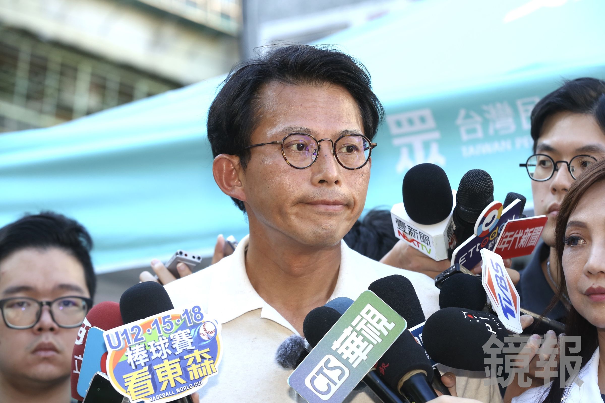 民眾黨主席黃國昌今日受訪強調會照常舉行，同時頻頻砲打民進黨。（鏡報董孟航攝）