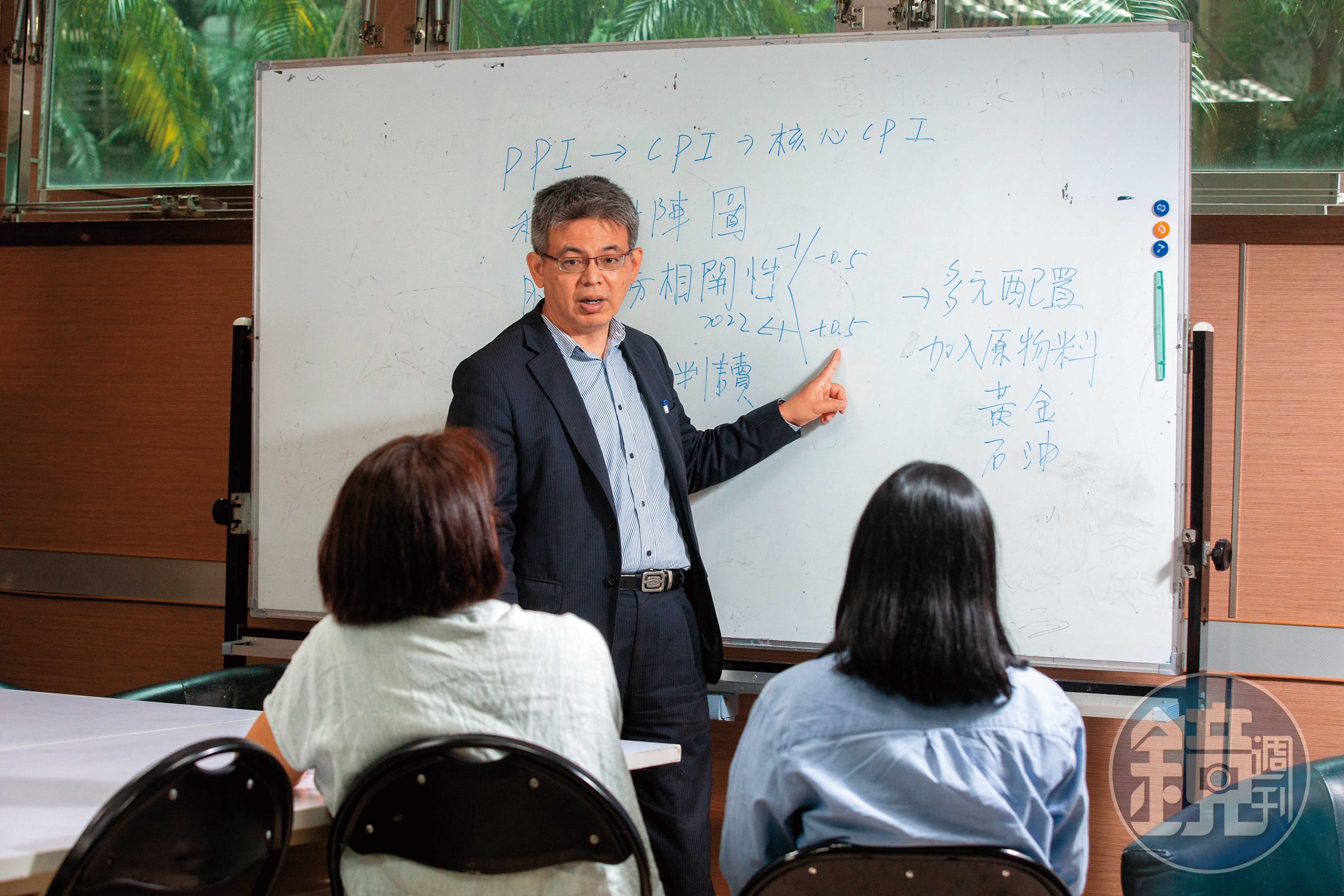 在大學任教的廖仁傑，自己就是固定收益投資高手。
