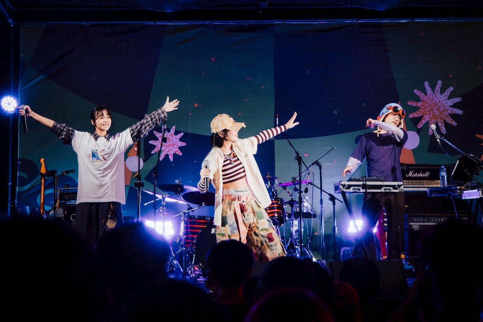 とた（tota）和163驚喜同台，宣布4月將推出跨國合作單曲〈Onomatopoeia〉。（浮現祭、波麗佳音提供）