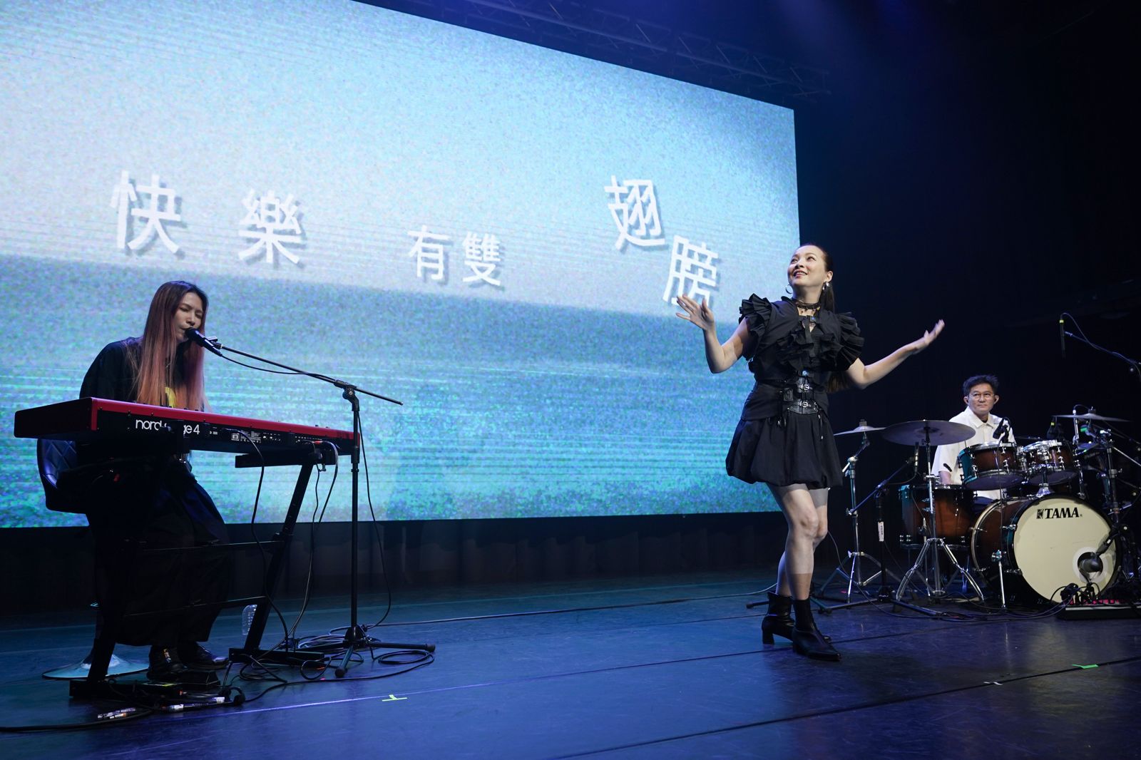 聽不到聲音!王曉書靠震動感受音樂 被Tizzy Bac讚:可以來當鼓手了