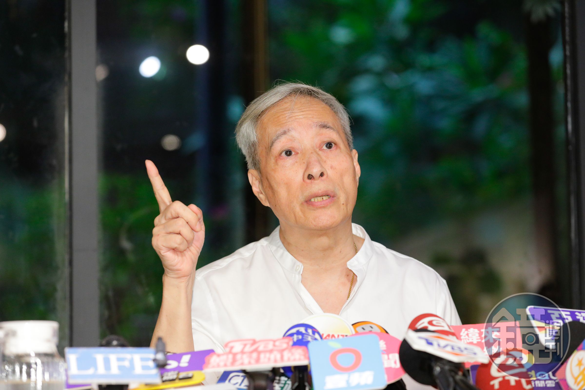 姜厚任今天隻身為女友開記者會捍衛名譽。