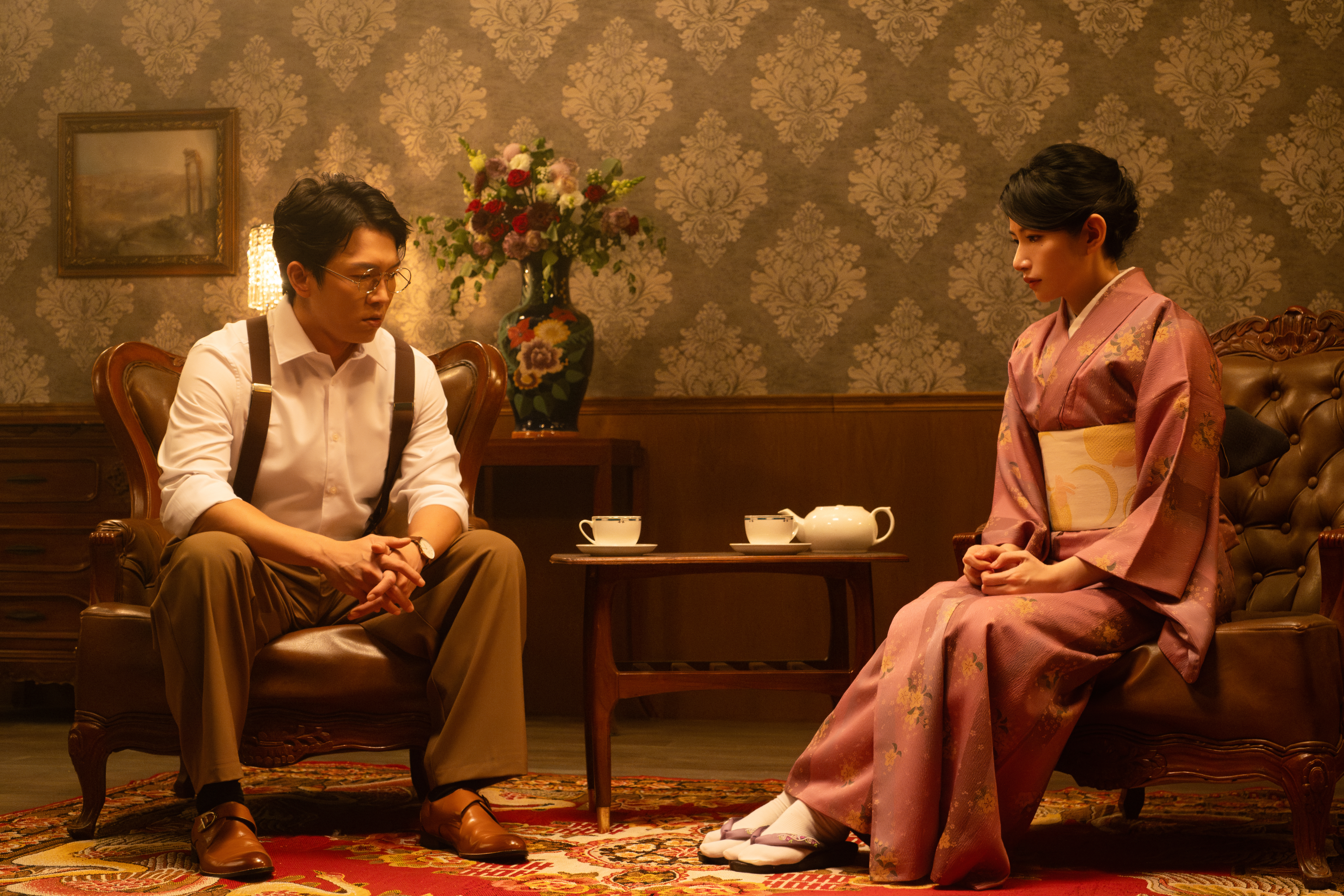 李千娜首波主打歌〈千金〉MV邀來老公黃尚禾助陣。（劇樂蹦娛樂提供）