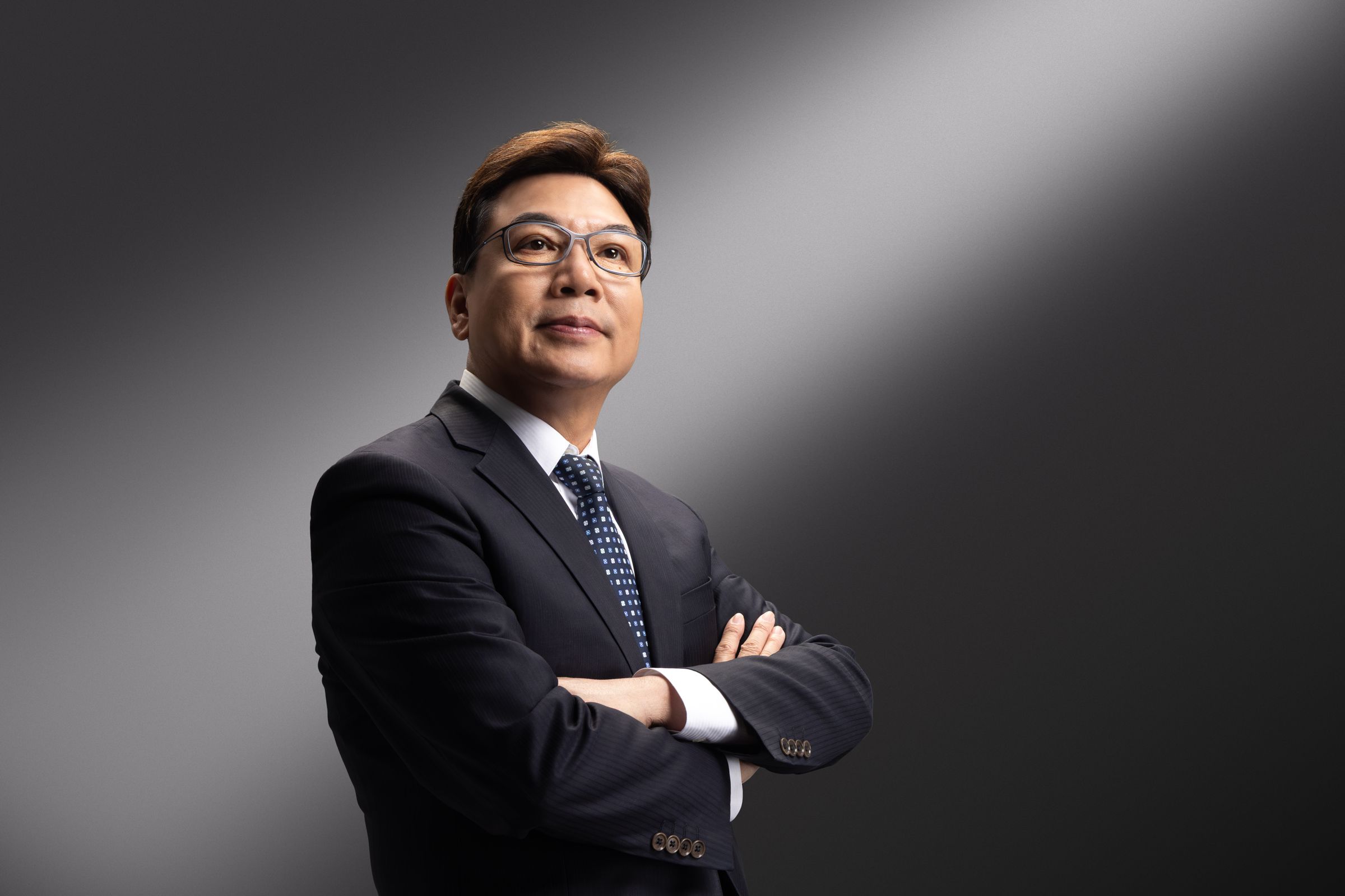 新北市副市長劉和然公開新形象照。（劉和然提供）
