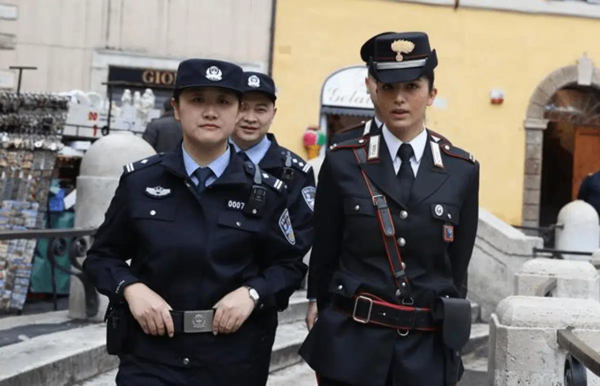 泰國擬引進中國警察巡邏「向陸客展示安全措施」，義大利去年才中止合作。（翻自thethaiger.com）