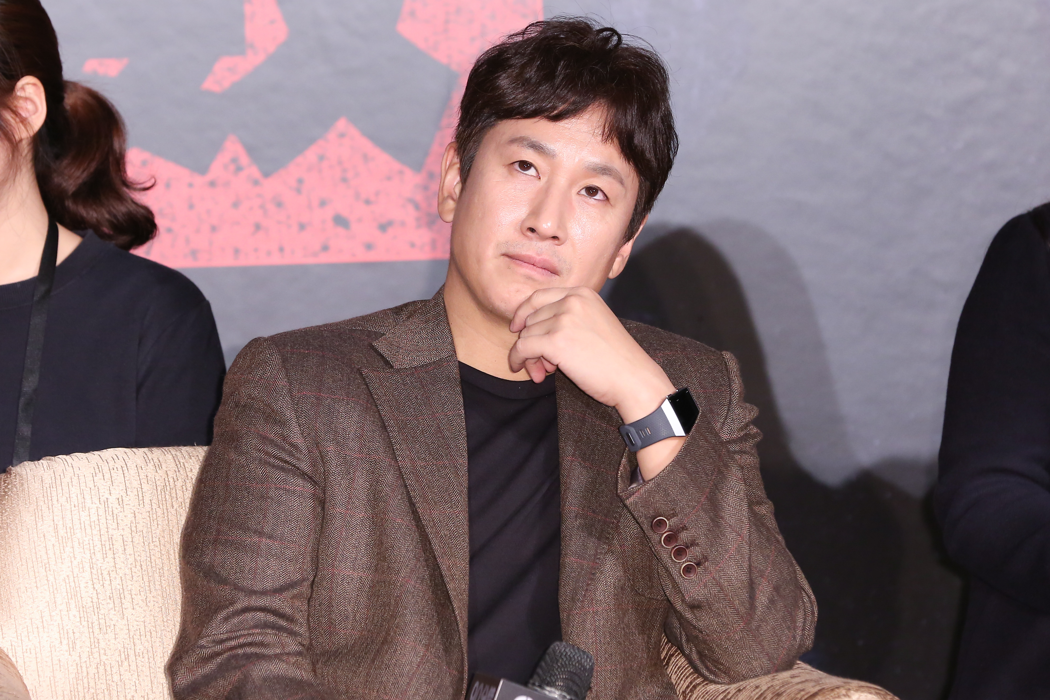 韓星李善均因涉毒遭警方調查中，他還傳出被藥頭勒索。