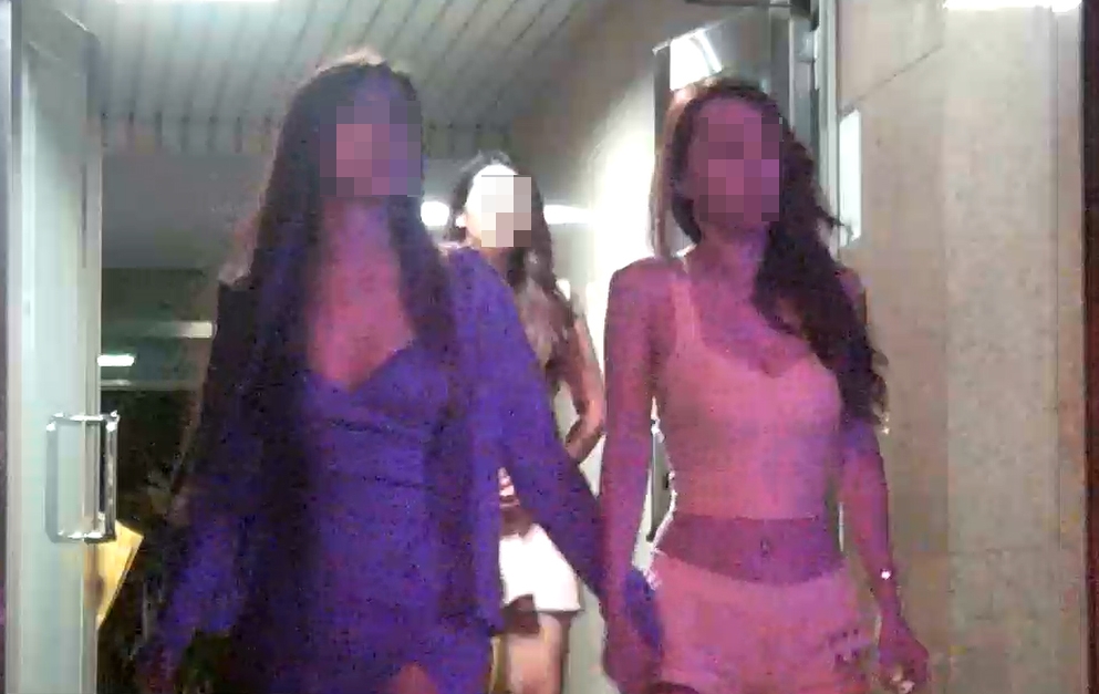 OLA旗下小姐個個長相甜美、身材婀娜多姿，完全不輸職業模特兒。