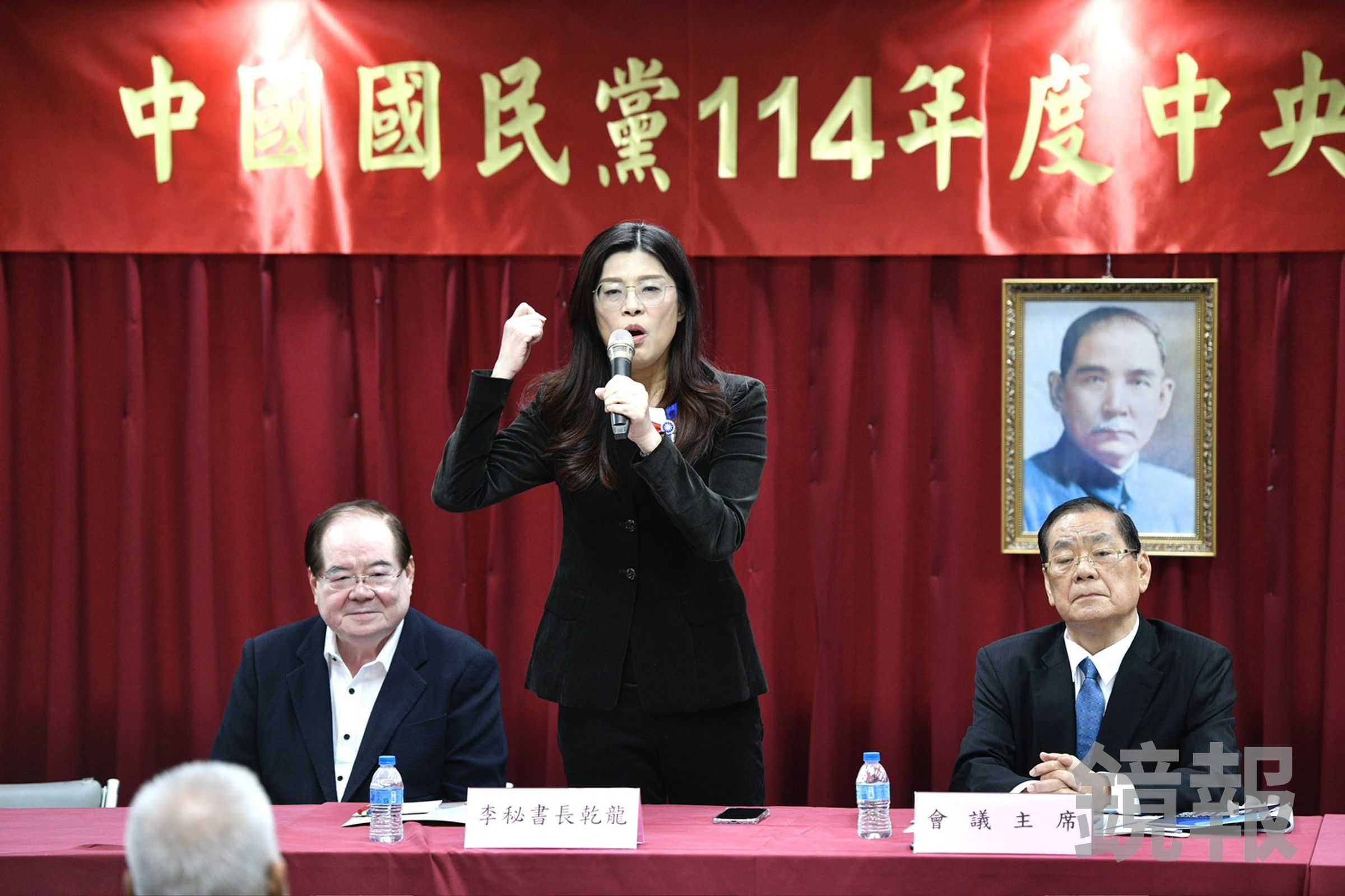 鄭麗文今首度以黨主席身分出席國民黨中評會,喊話2026要翻轉南台灣。(鏡報李智為)