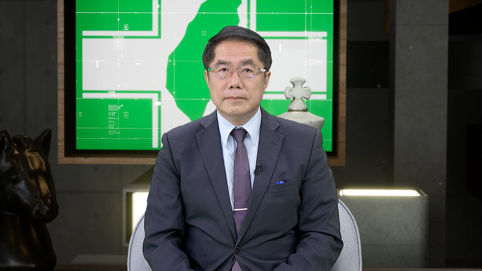 黃偉哲分析川普加徵關稅對台南蘭花、台灣鯛等農漁業的衝擊。(鏡新聞提供)