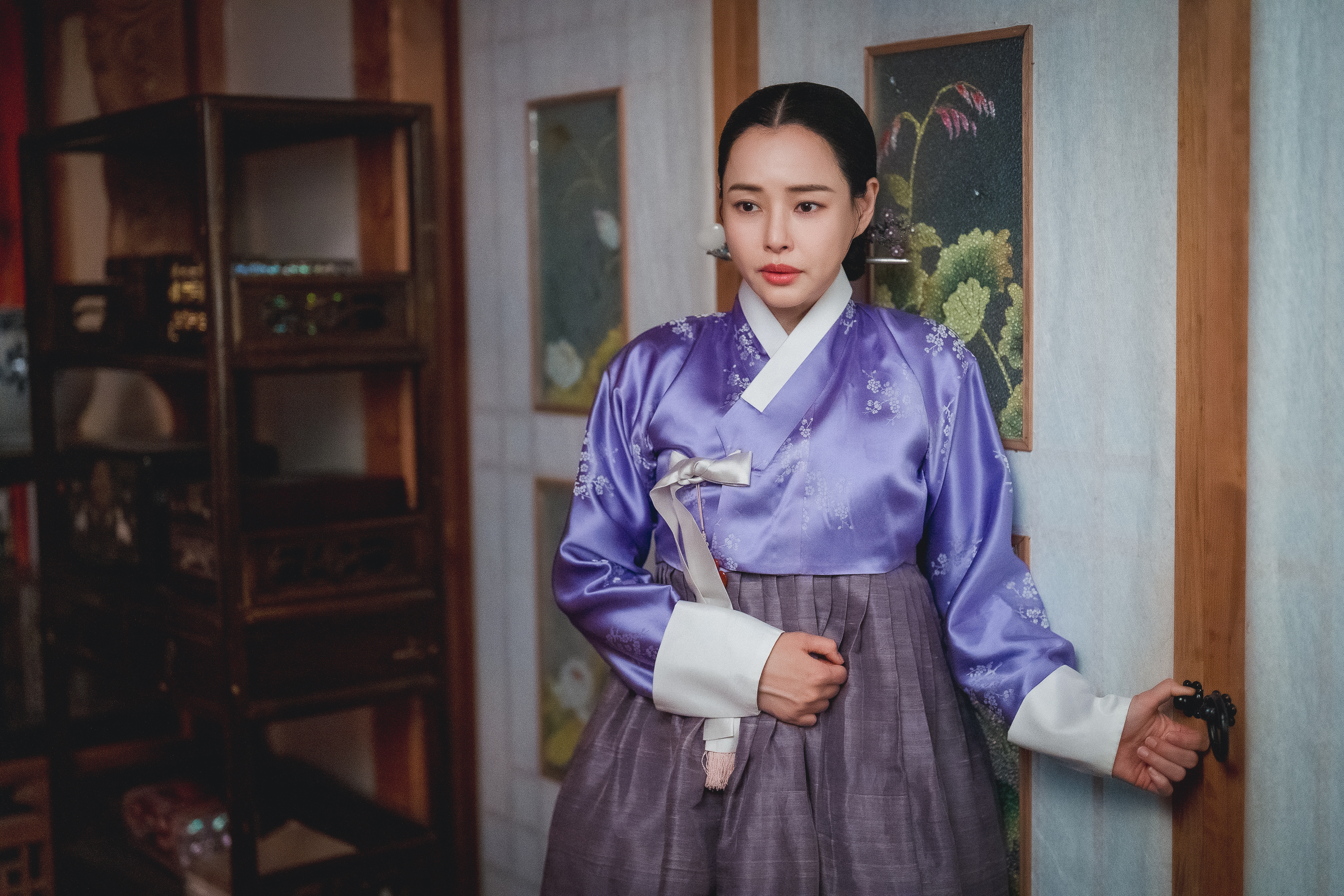 《夜晚盛開的花》主角李荷妮橫跨電影和戲劇，該劇古裝題材亦具話題。（friDay影音提供） 