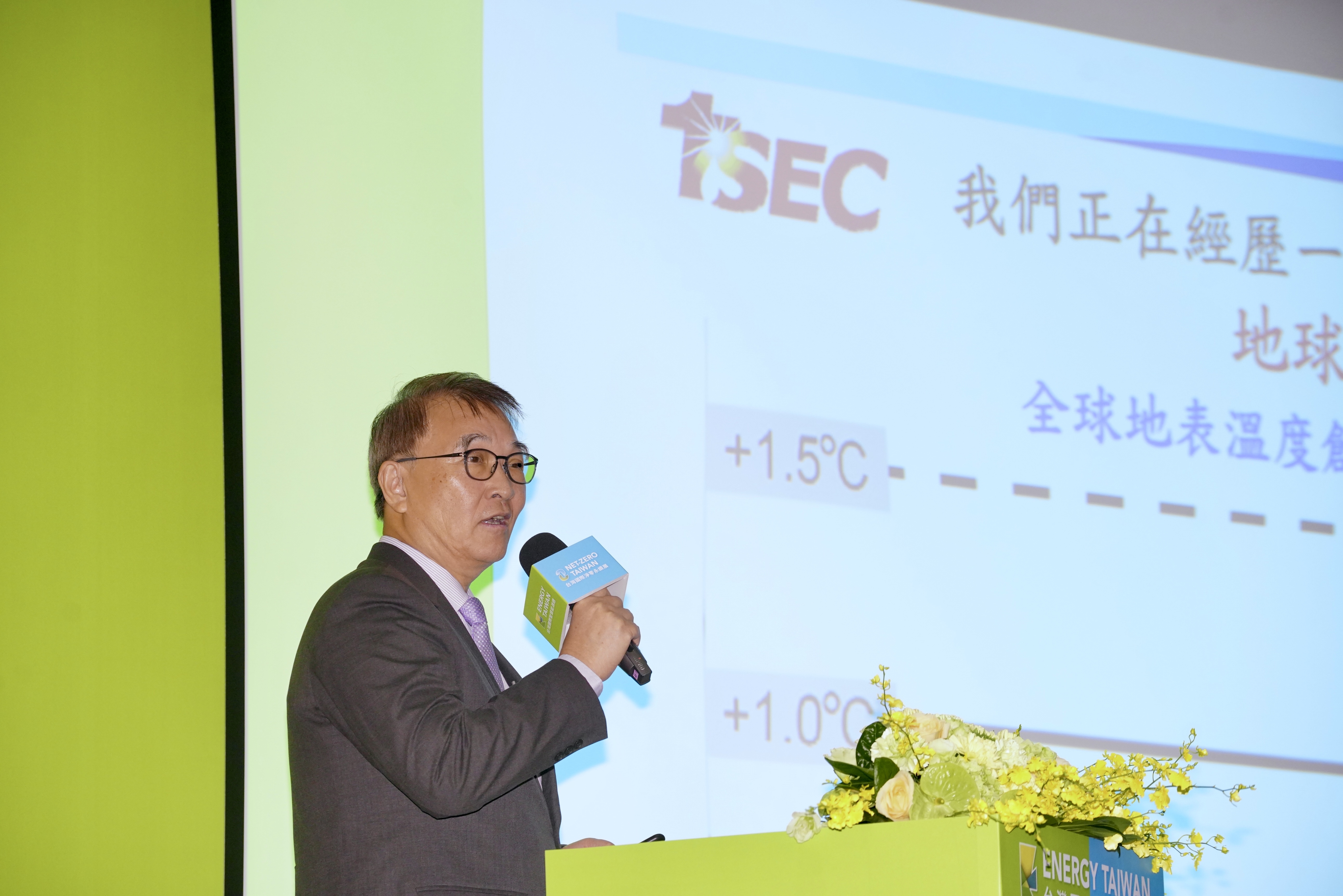 元晶董事長廖國榮認為，現在太陽能產業正邁入量子電池時代。