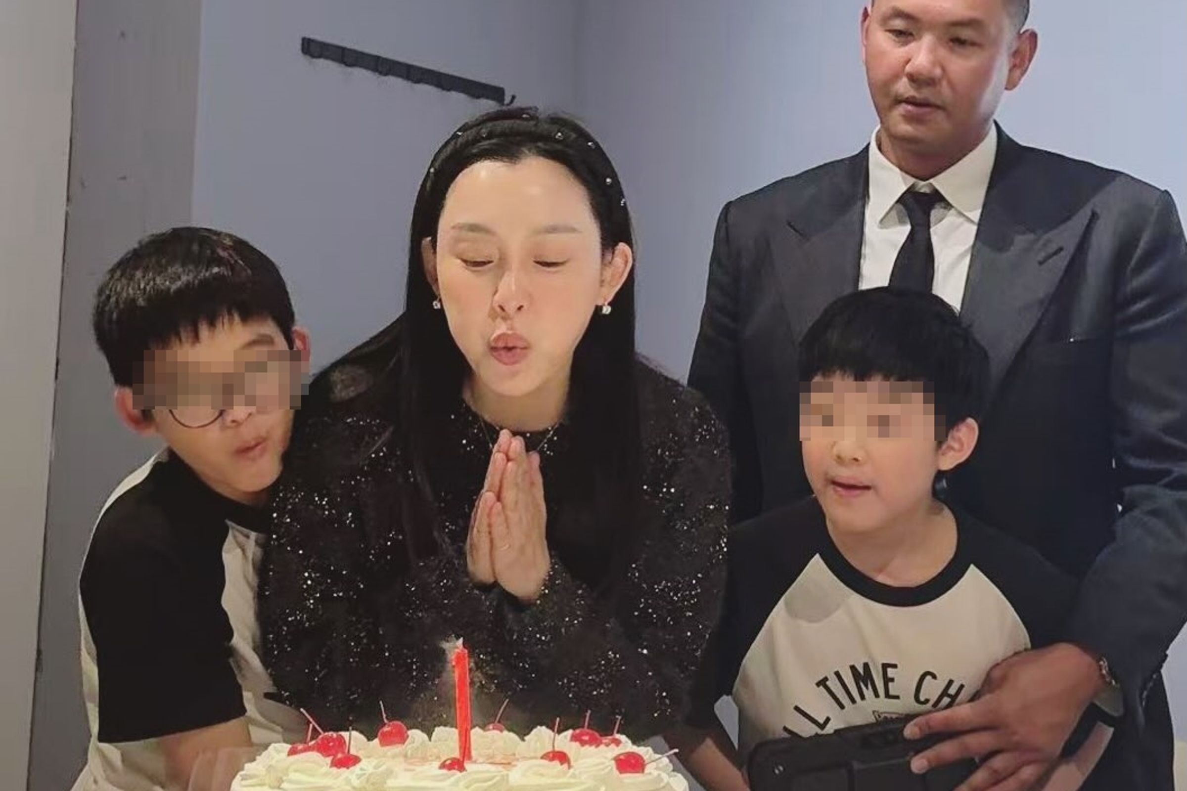 范瑋琪特別在社群平台分享一家四口的溫馨合照，並以中英文寫下長篇感性心聲。（翻攝自范瑋琪IG）