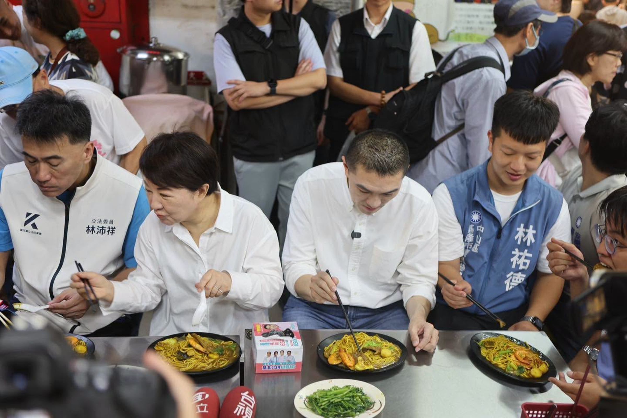 謝國樑稱與林有革命情感，常偕同藍營大咖幫林輔選。