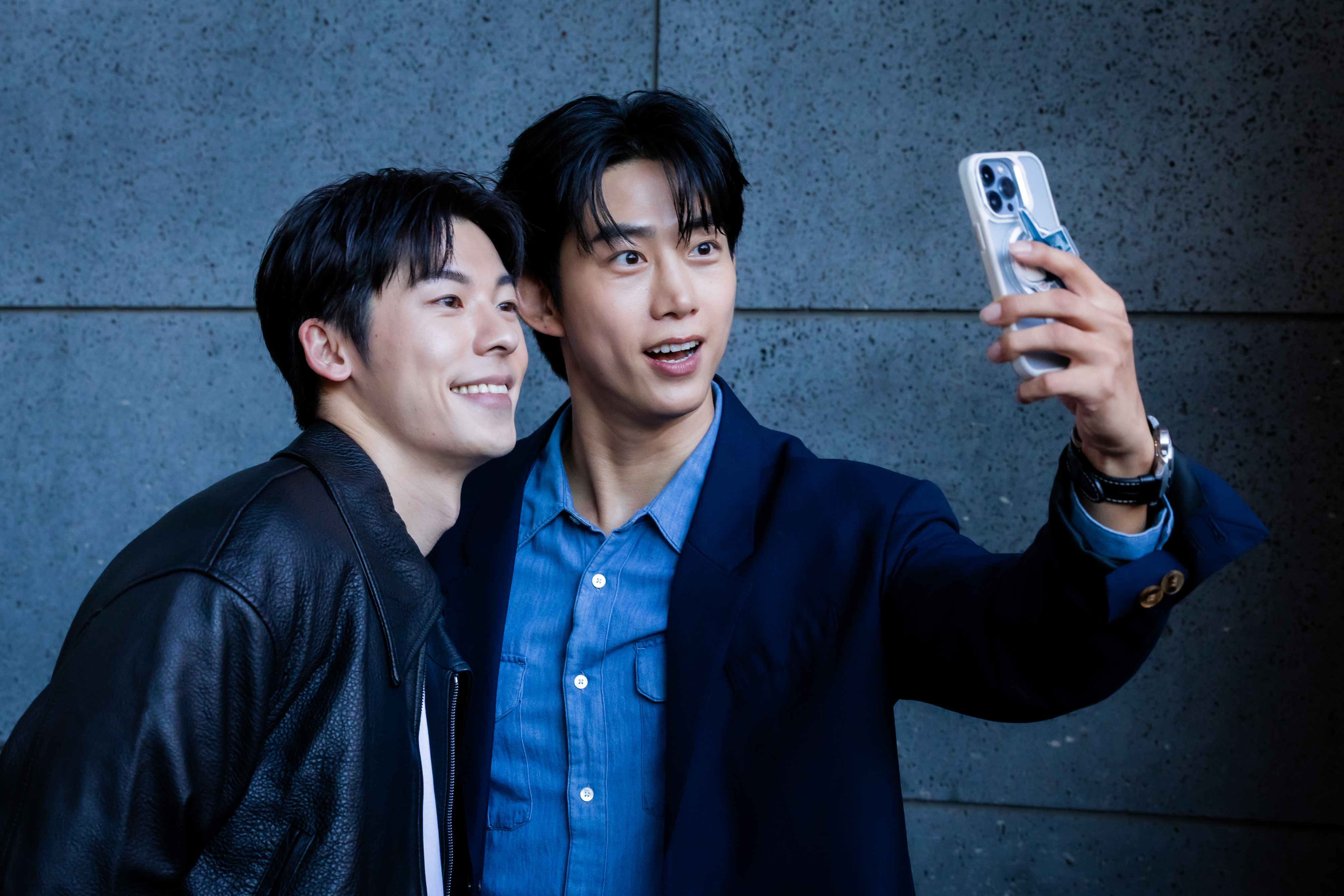 難得同框，玉澤演還掌鏡留下與許光漢的自拍留念。(甲上提供)