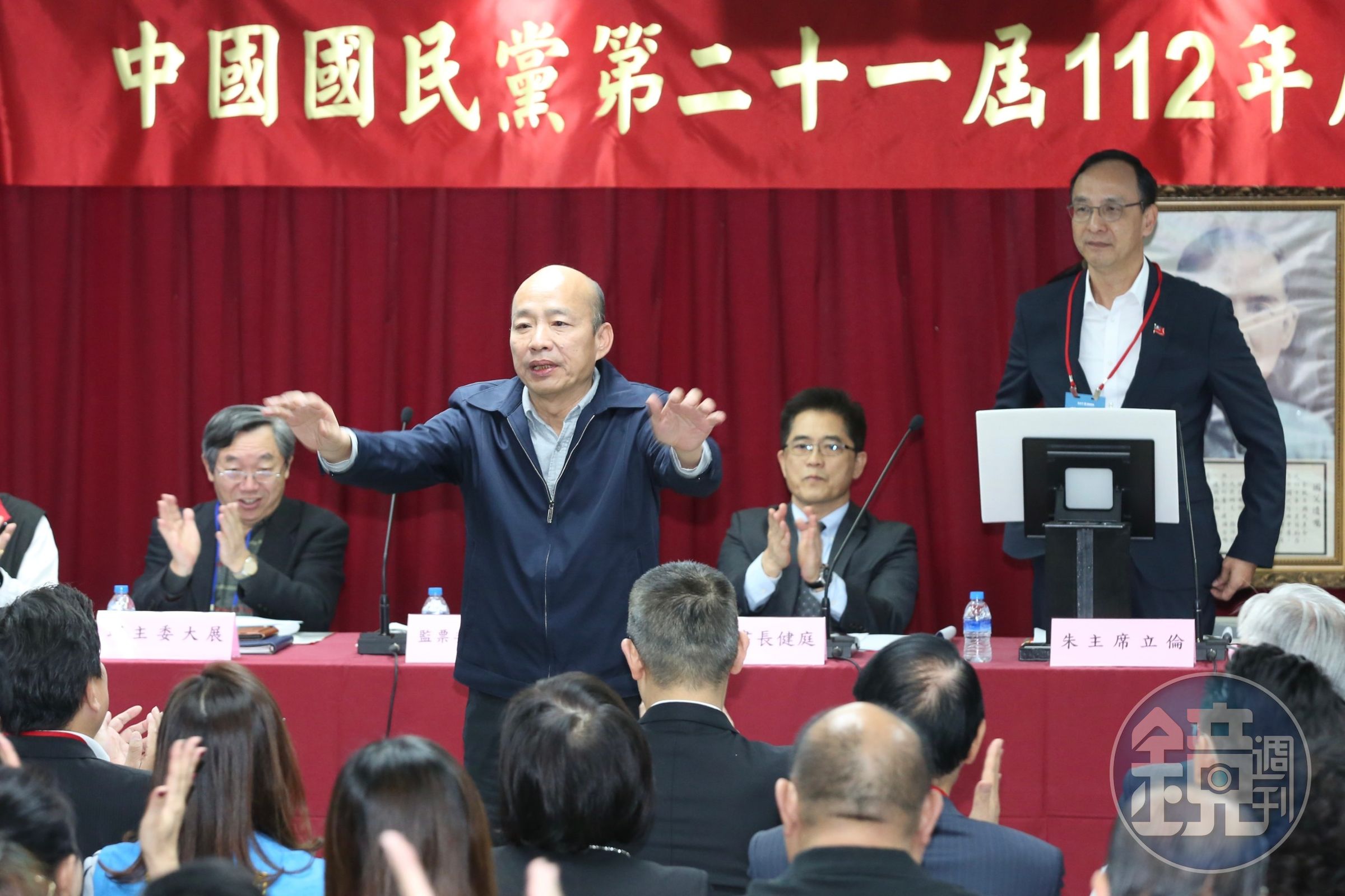 國民黨今召開中常會，公布34席不分區立委名單，包括韓國瑜（中）入列，民進黨對此開砲了。