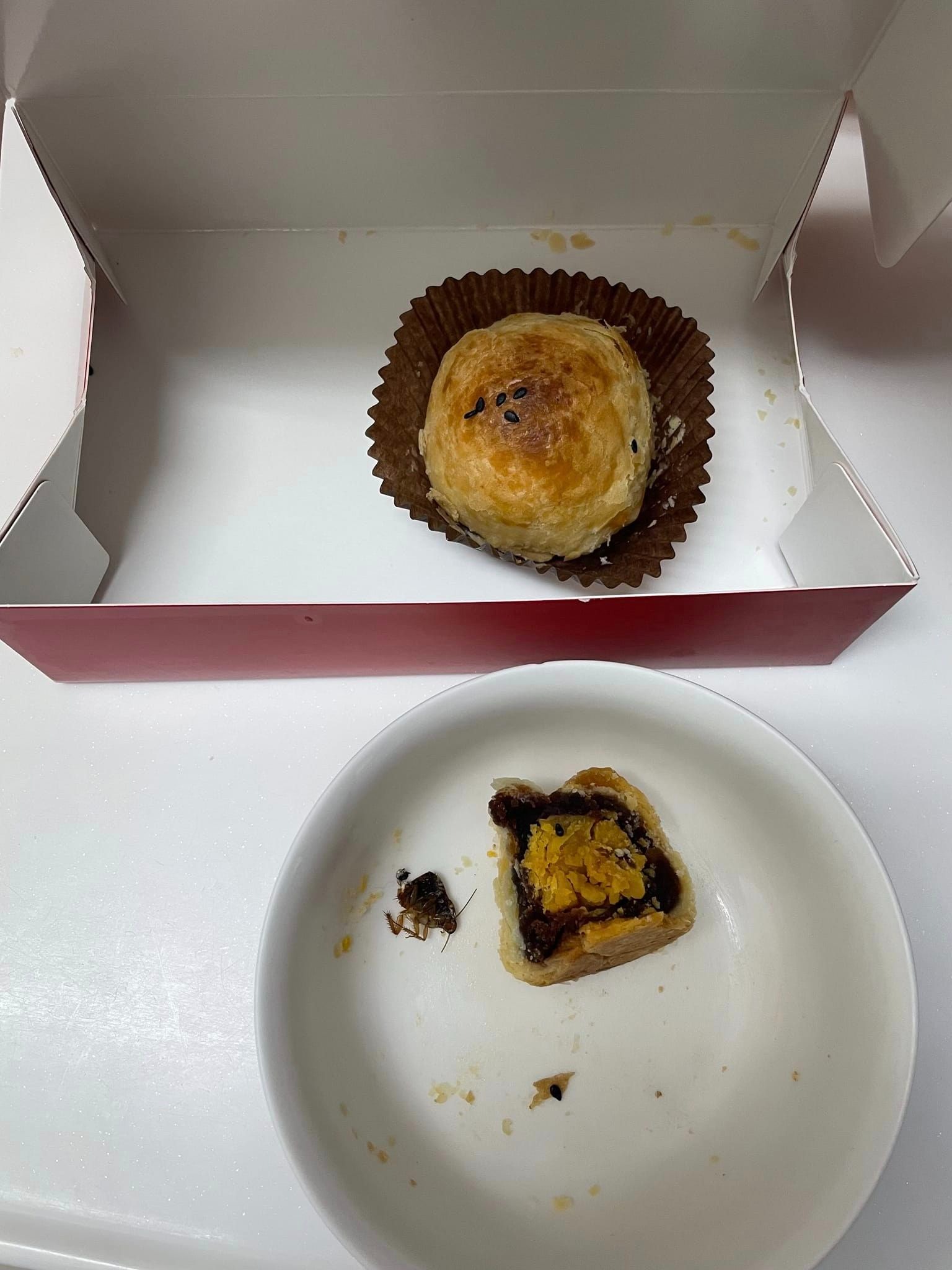 台中名店「不二糕餅」遭消費者爆料在蛋黃酥內餡吃到蟑螂。(翻攝自臉書社團「爆料公社二社」)