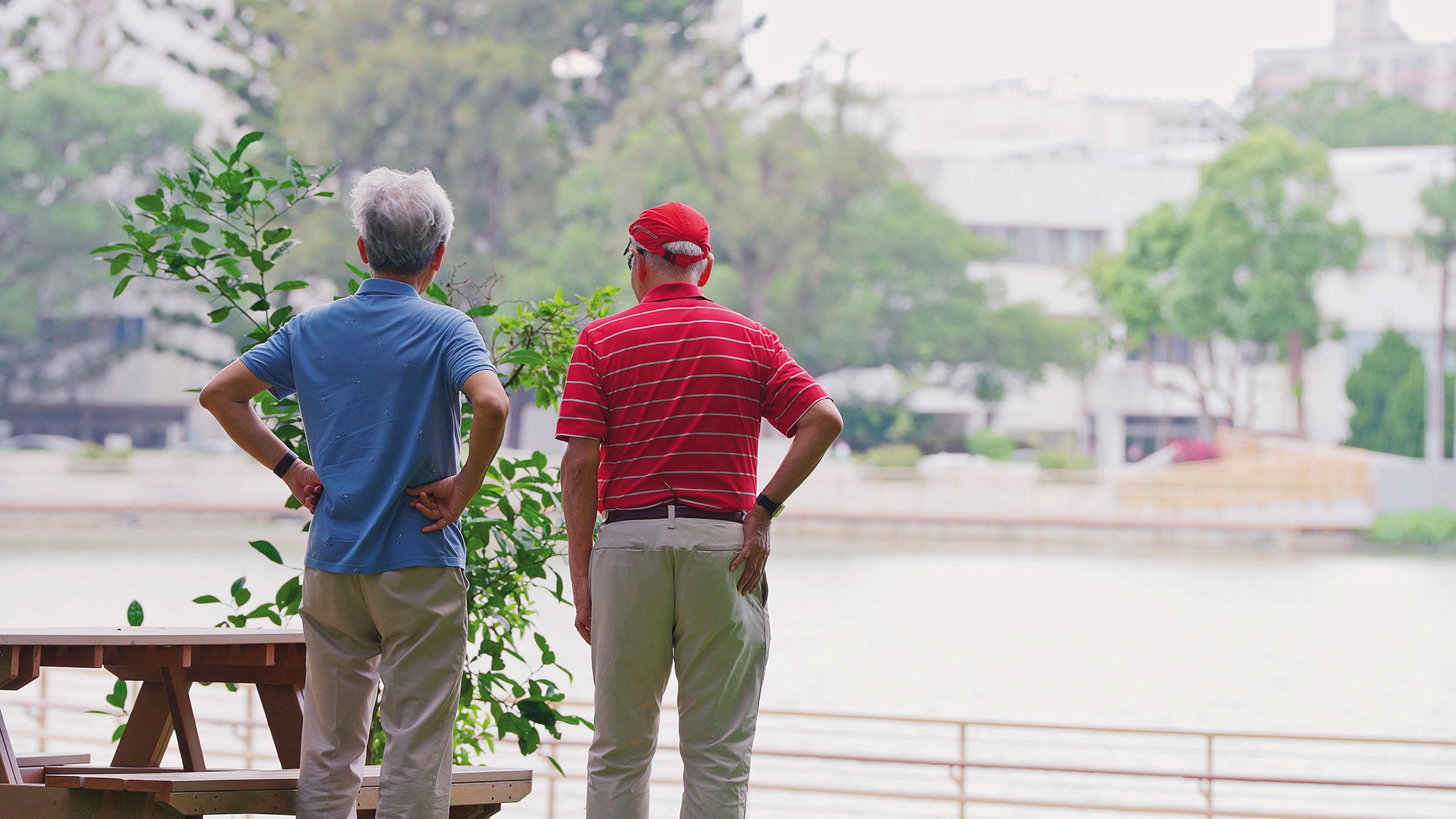 工研院前院長史欽泰(左)與台積電前副董事長曾繁城(右)都是台灣第一代半導體工程師,有深厚的革命情感。(牽猴子提供)