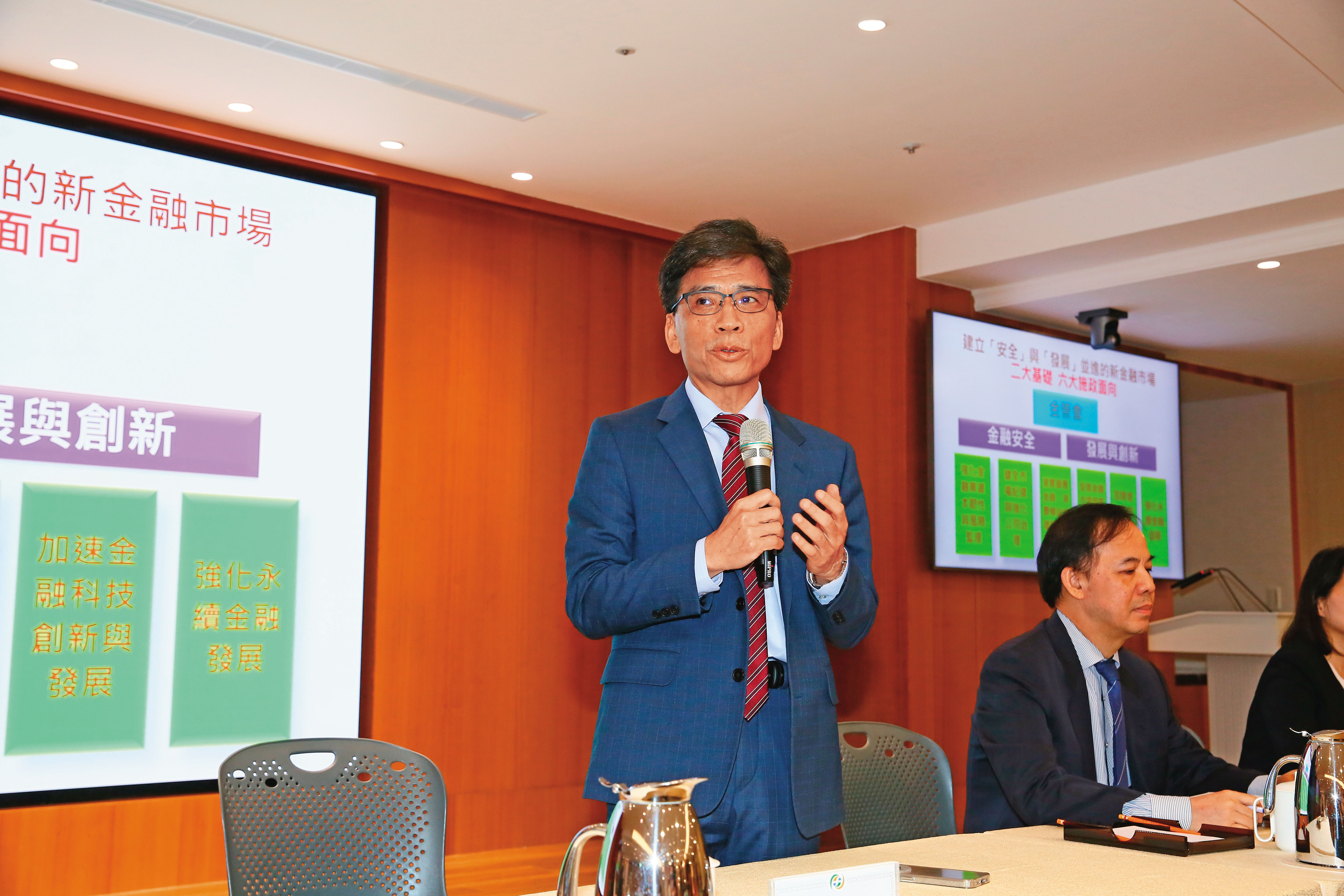 新新併要過關除了需獲得股東會同意外，關鍵是金管會態度。圖為金管會主委彭金隆。